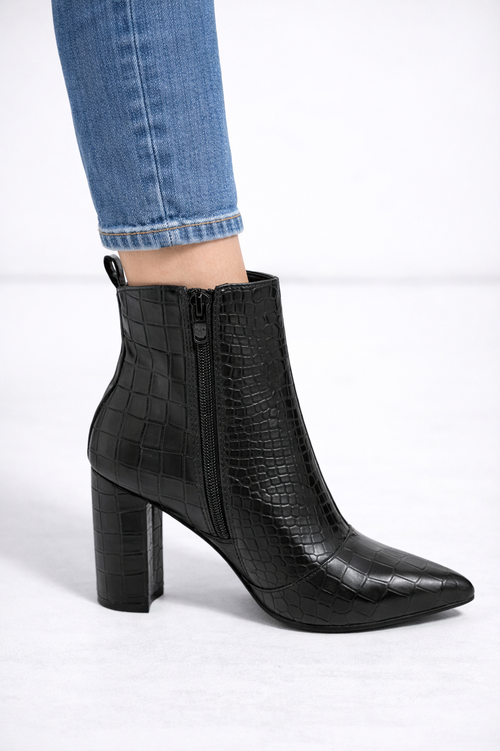 Damen-Stiefeletten in Kroko-Optik mit Blockabsatz 6321 - Schwarz