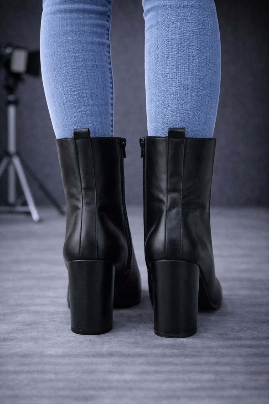 Elegante Leder-Stiefeletten mit Blockabsatz und spitzer Form 6320 - Schwarz