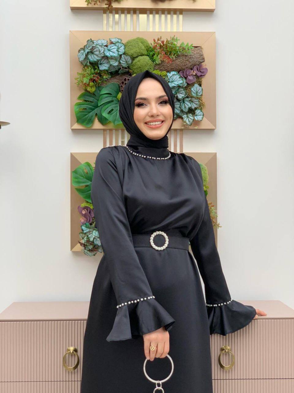 Elegantes Abendkleid mit Perlen und Volantärmeln 4007 - Schwarz