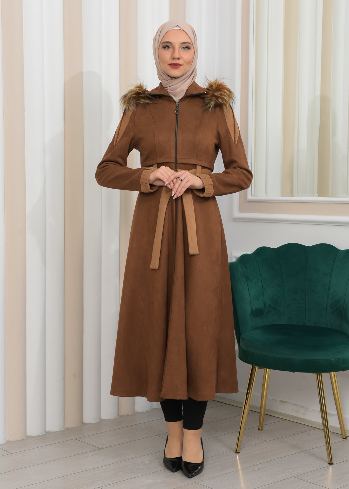 Langer Wildledermantel mit Pelzkapuze 1341 - Cognac