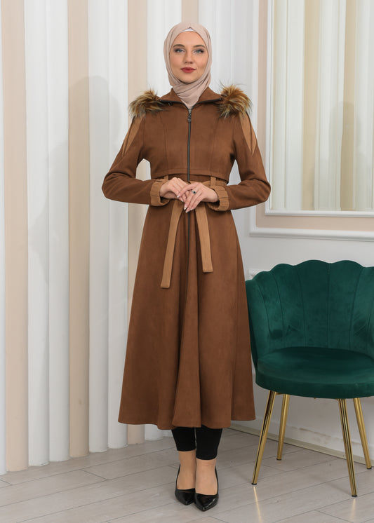 Langer Wildledermantel mit Pelzkapuze 1341 - Cognac