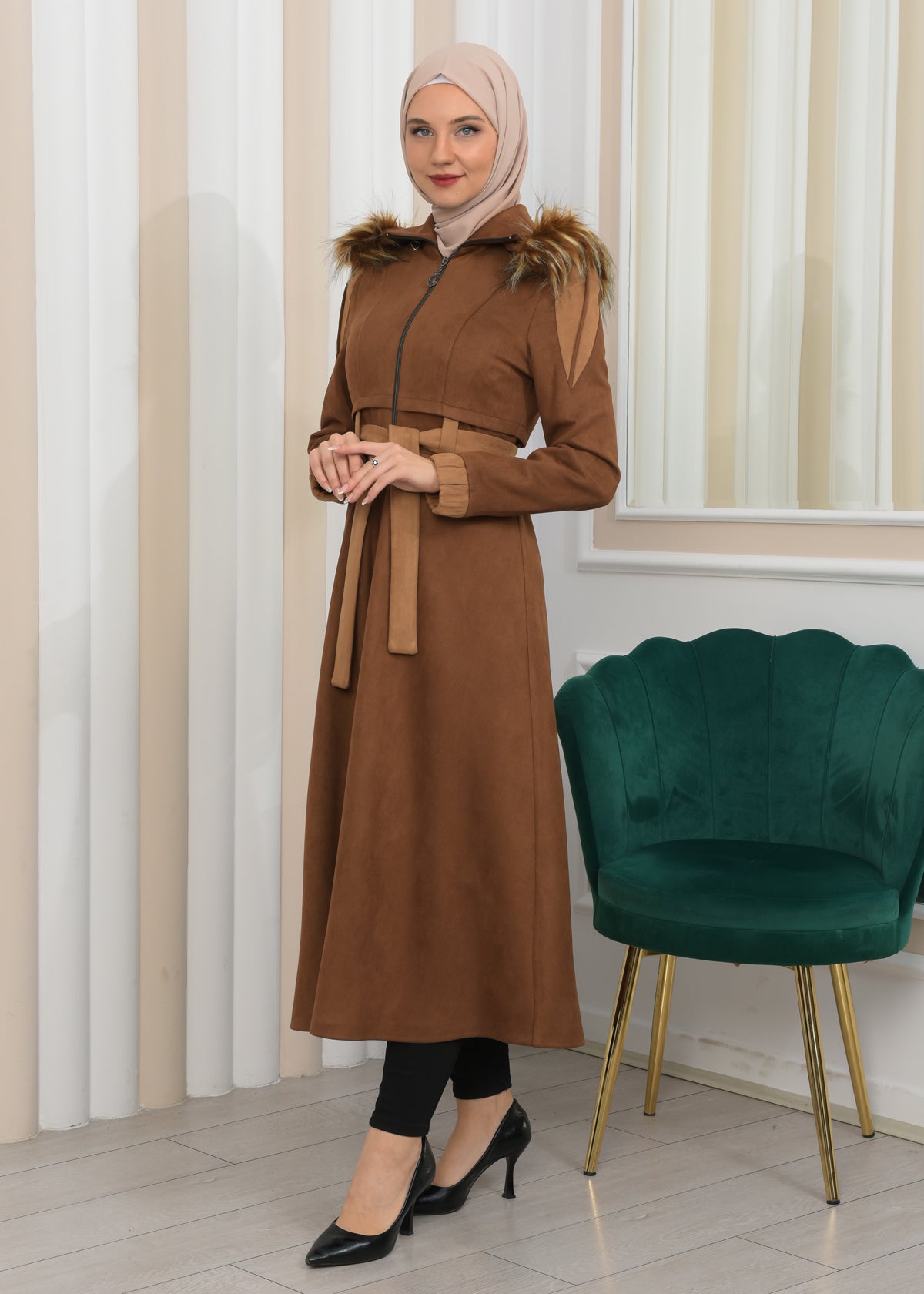 Langer Wildledermantel mit Pelzkapuze 1341 - Cognac