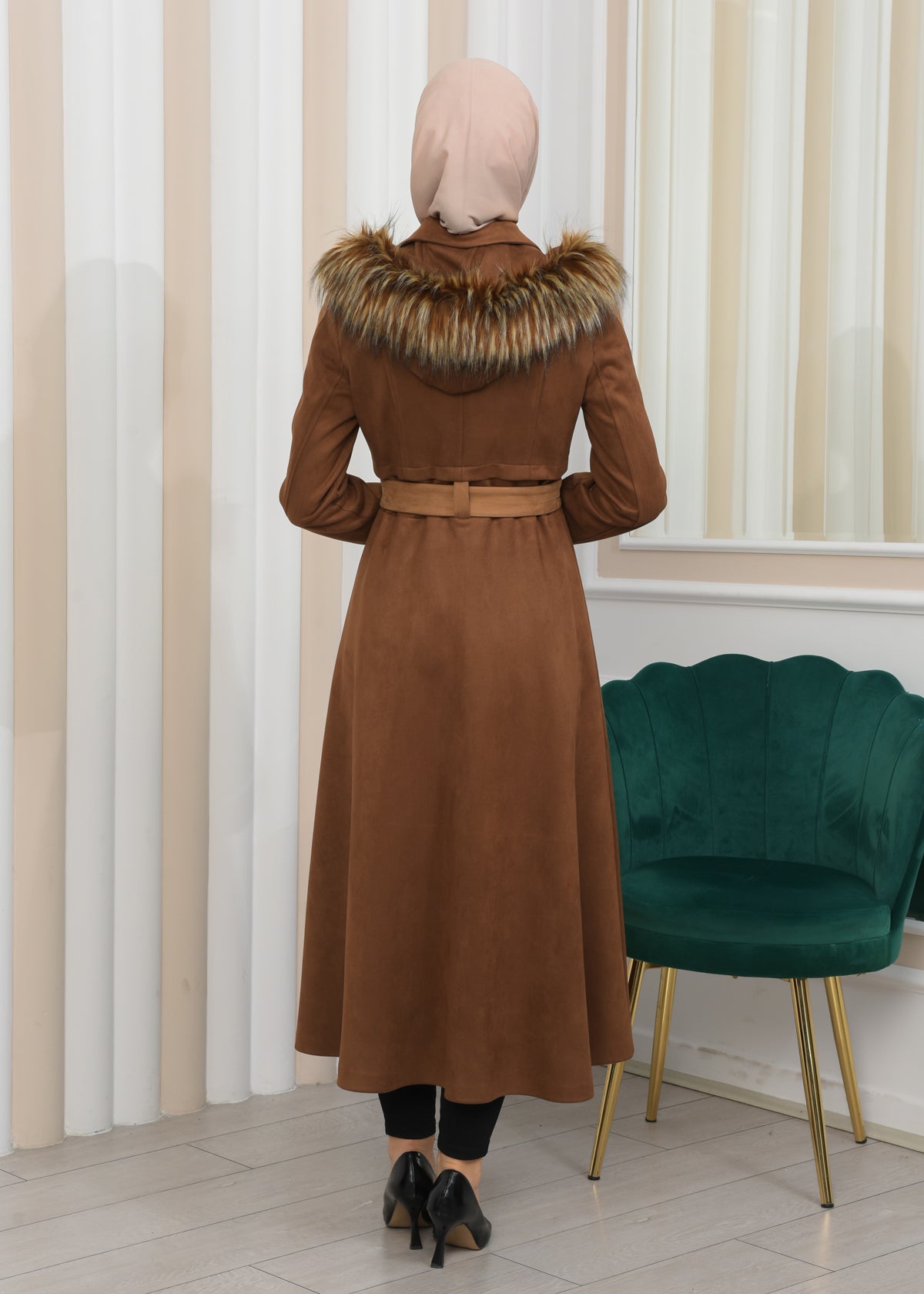 Langer Wildledermantel mit Pelzkapuze 1341 - Cognac