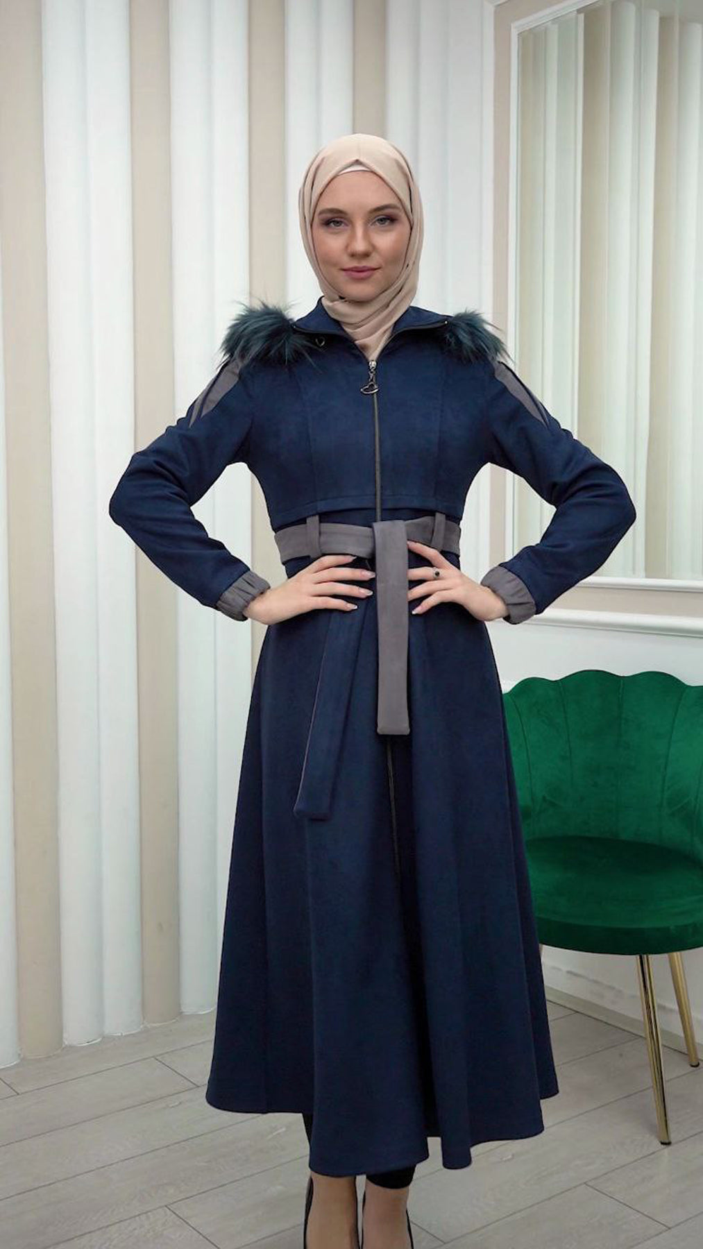 Langer Wildledermantel mit Pelzkapuze 1341 - Dunkelblau