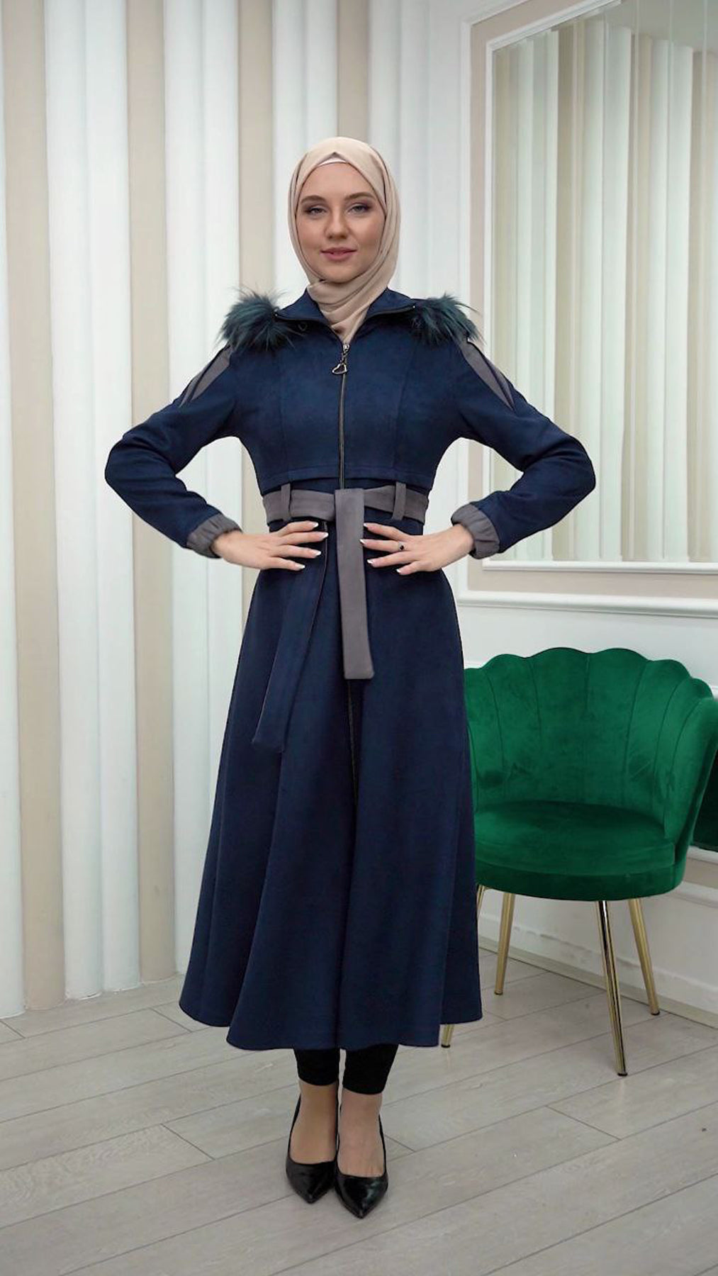 Langer Wildledermantel mit Pelzkapuze 1341 - Dunkelblau