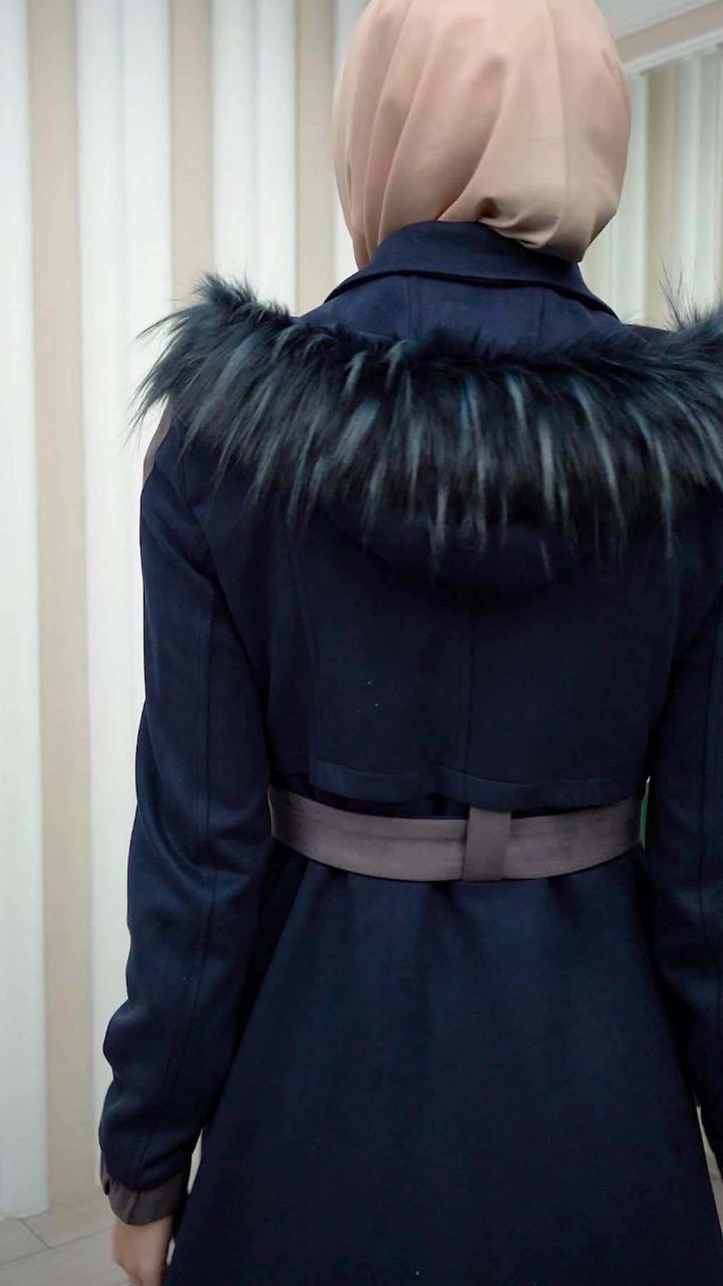 Langer Wildledermantel mit Pelzkapuze 1341 - Dunkelblau