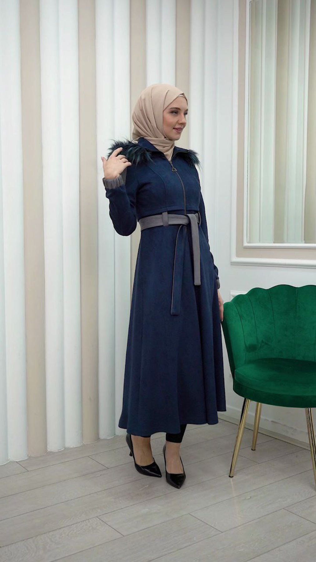 Langer Wildledermantel mit Pelzkapuze 1341 - Dunkelblau