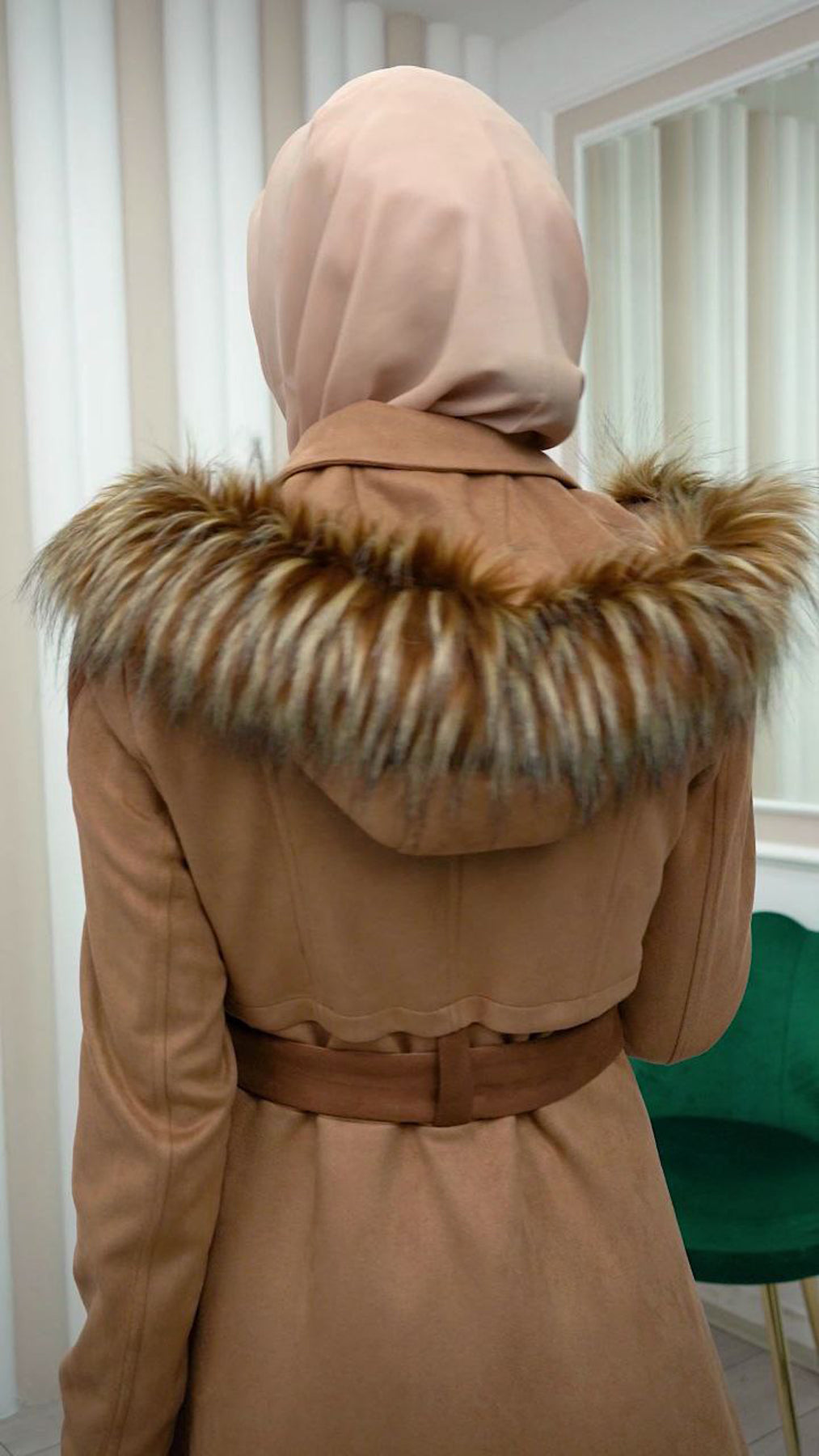 Langer Wildledermantel mit Pelzkapuze 1341 - Beige