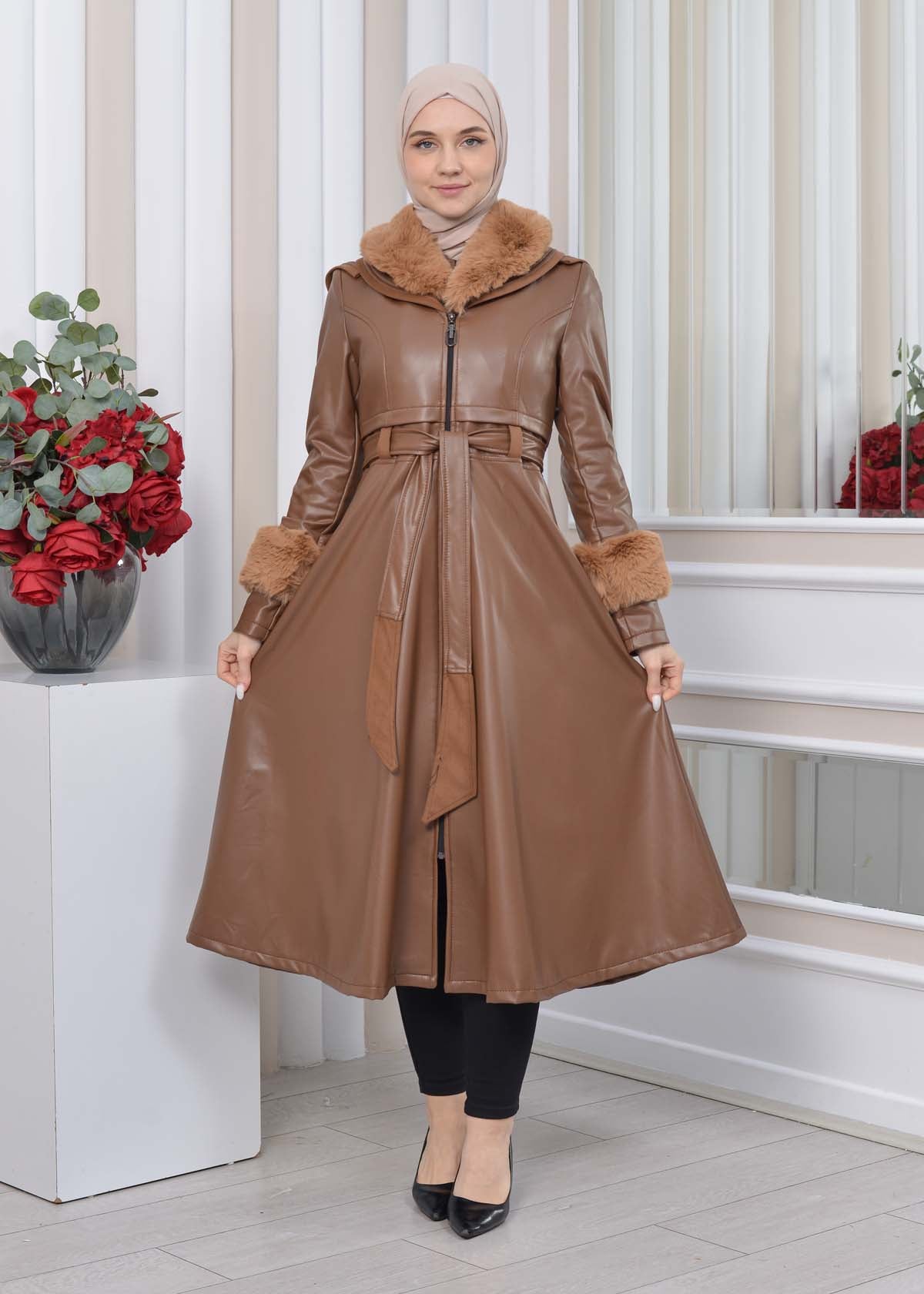 Eleganter Double-Cloche Leder-Trenchcoat mit Kaninchenfell-Futter 1350 - Cognac
