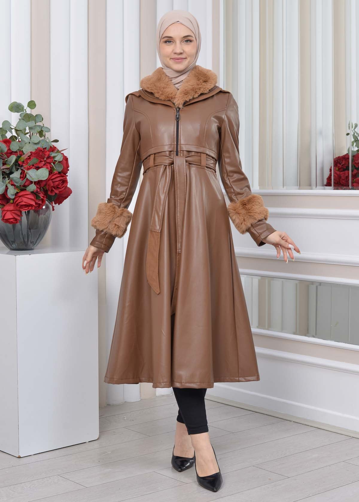 Eleganter Double-Cloche Leder-Trenchcoat mit Kaninchenfell-Futter 1350 - Cognac