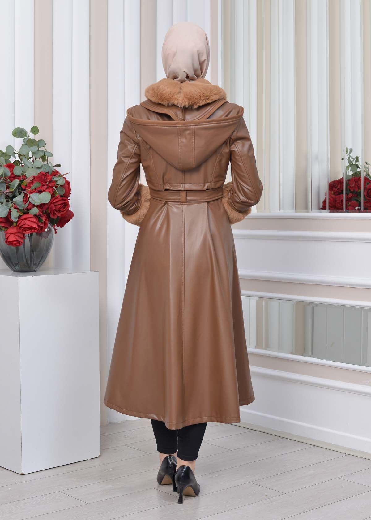 Eleganter Double-Cloche Leder-Trenchcoat mit Kaninchenfell-Futter 1350 - Cognac