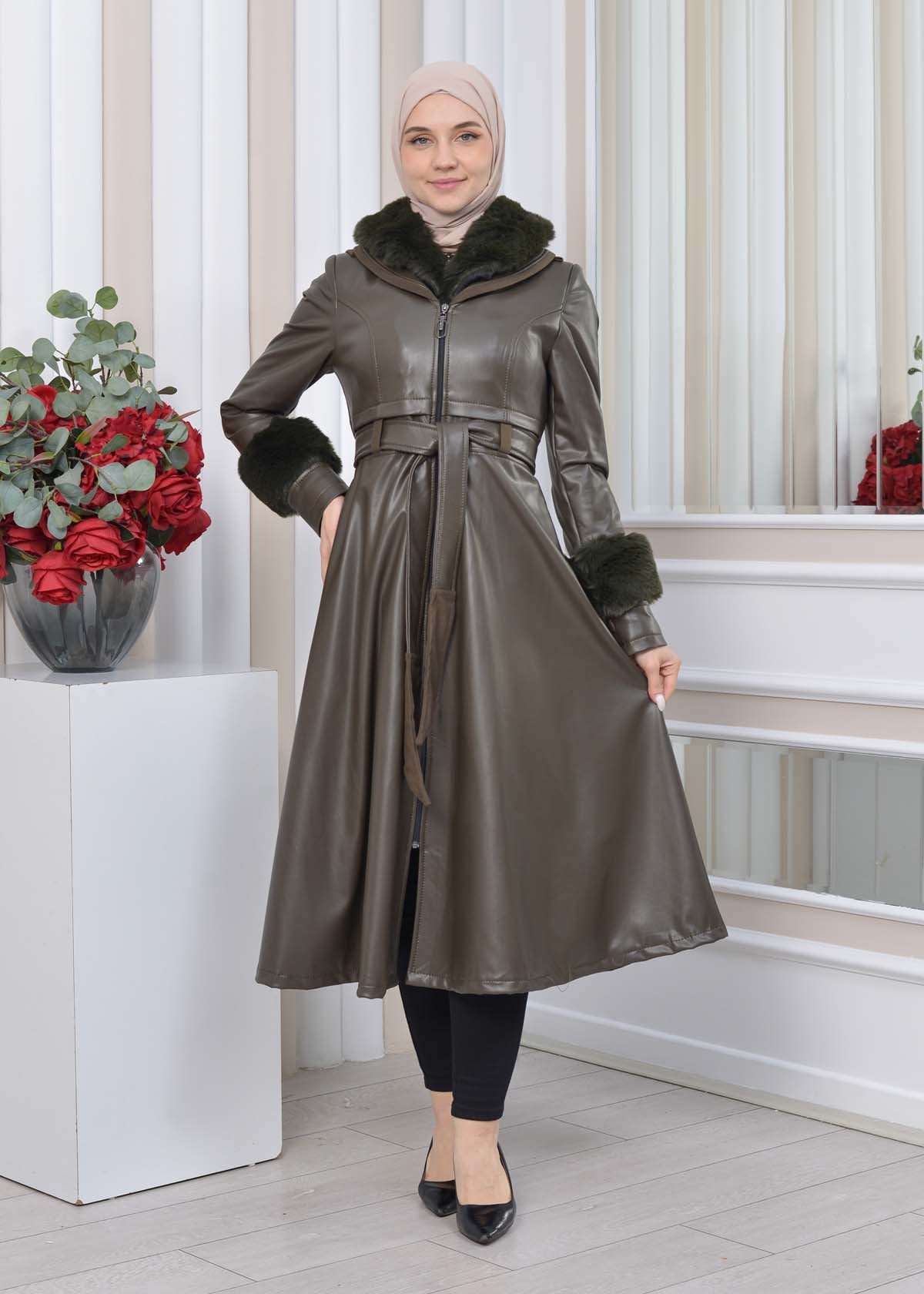 Eleganter Double-Cloche Leder-Trenchcoat mit Kaninchenfell-Futter 1350 - Khaki