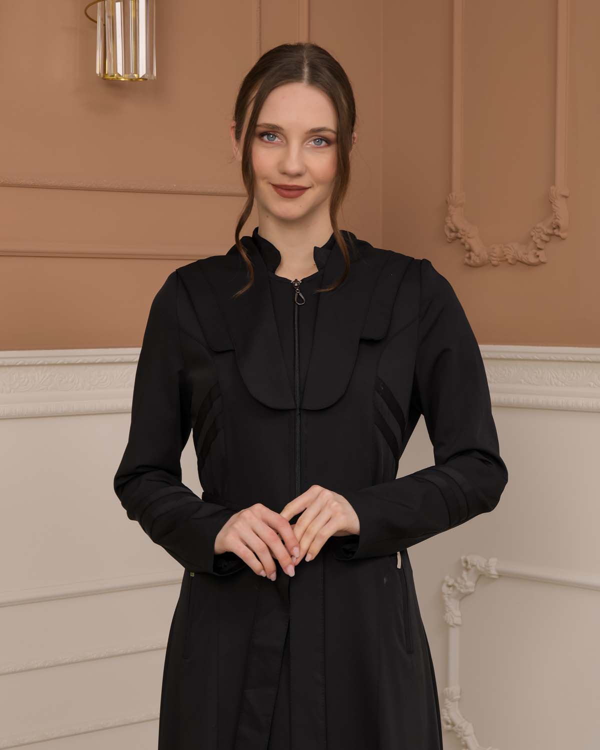 Luxuriöser Prada-Stoff Manto mit Satinfutter und Kapuze 1226 - Schwarz