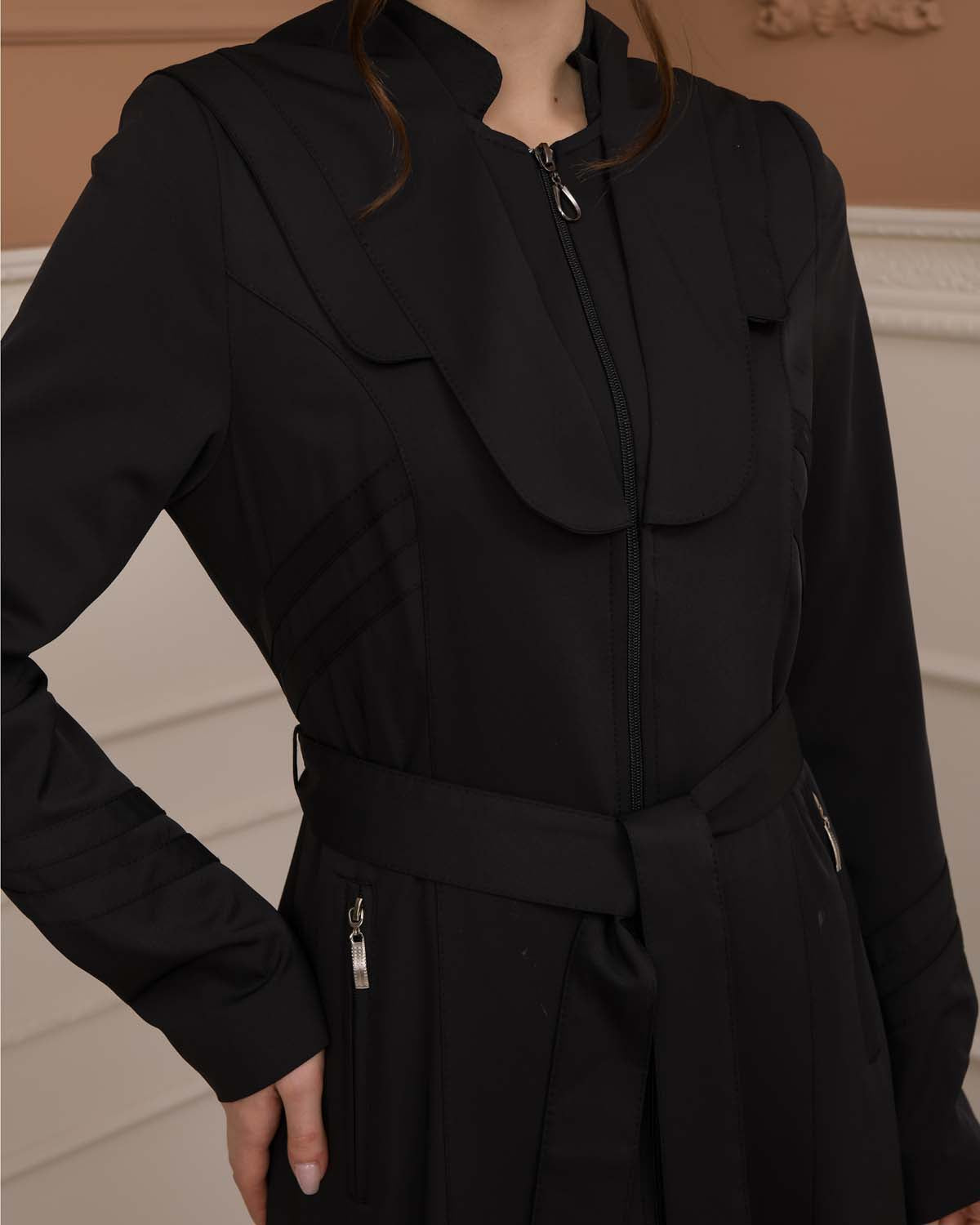 Luxuriöser Prada-Stoff Manto mit Satinfutter und Kapuze 1226 - Schwarz