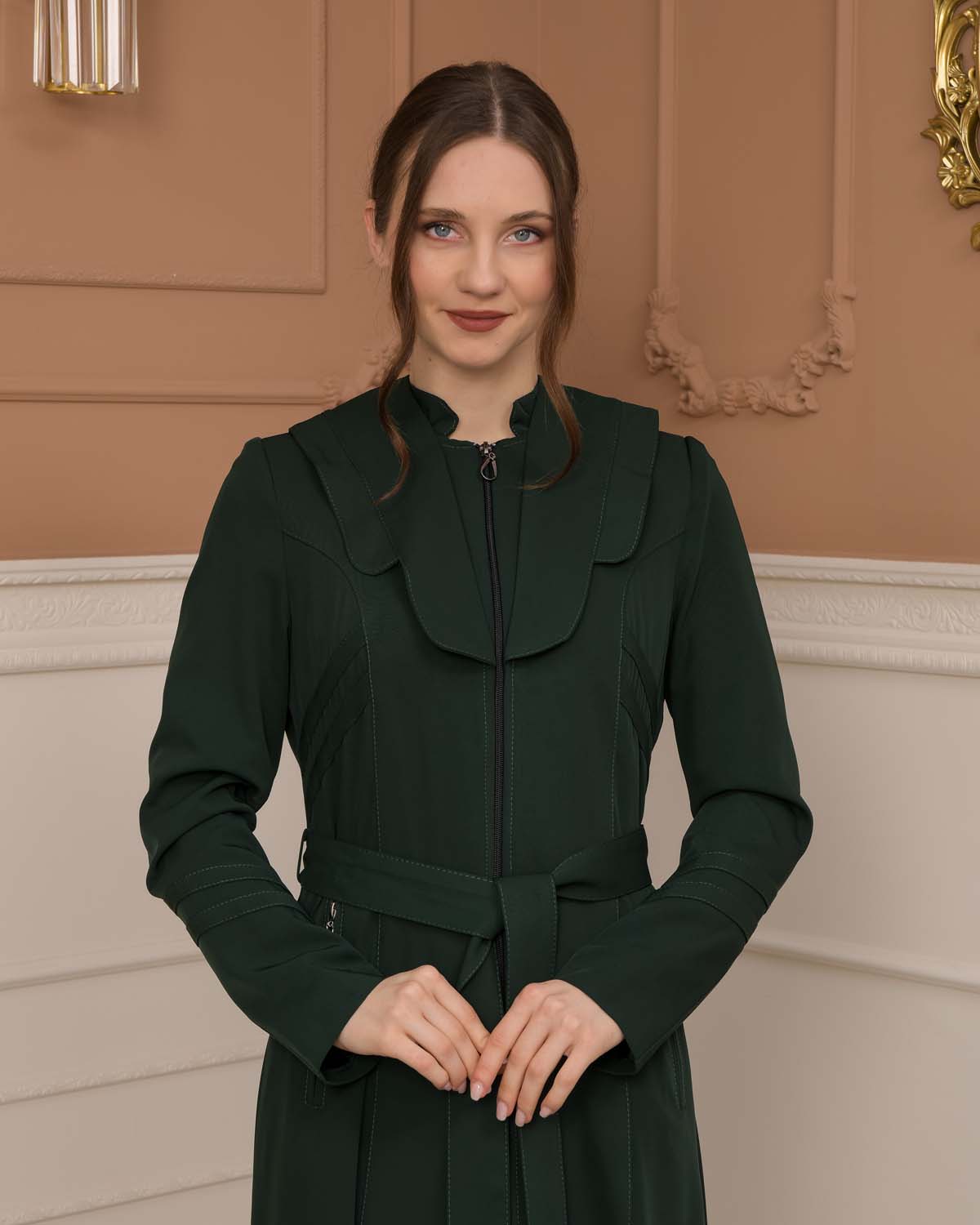 Luxuriöser Prada-Stoff Manto mit Satinfutter und Kapuze 1226 - Khaki