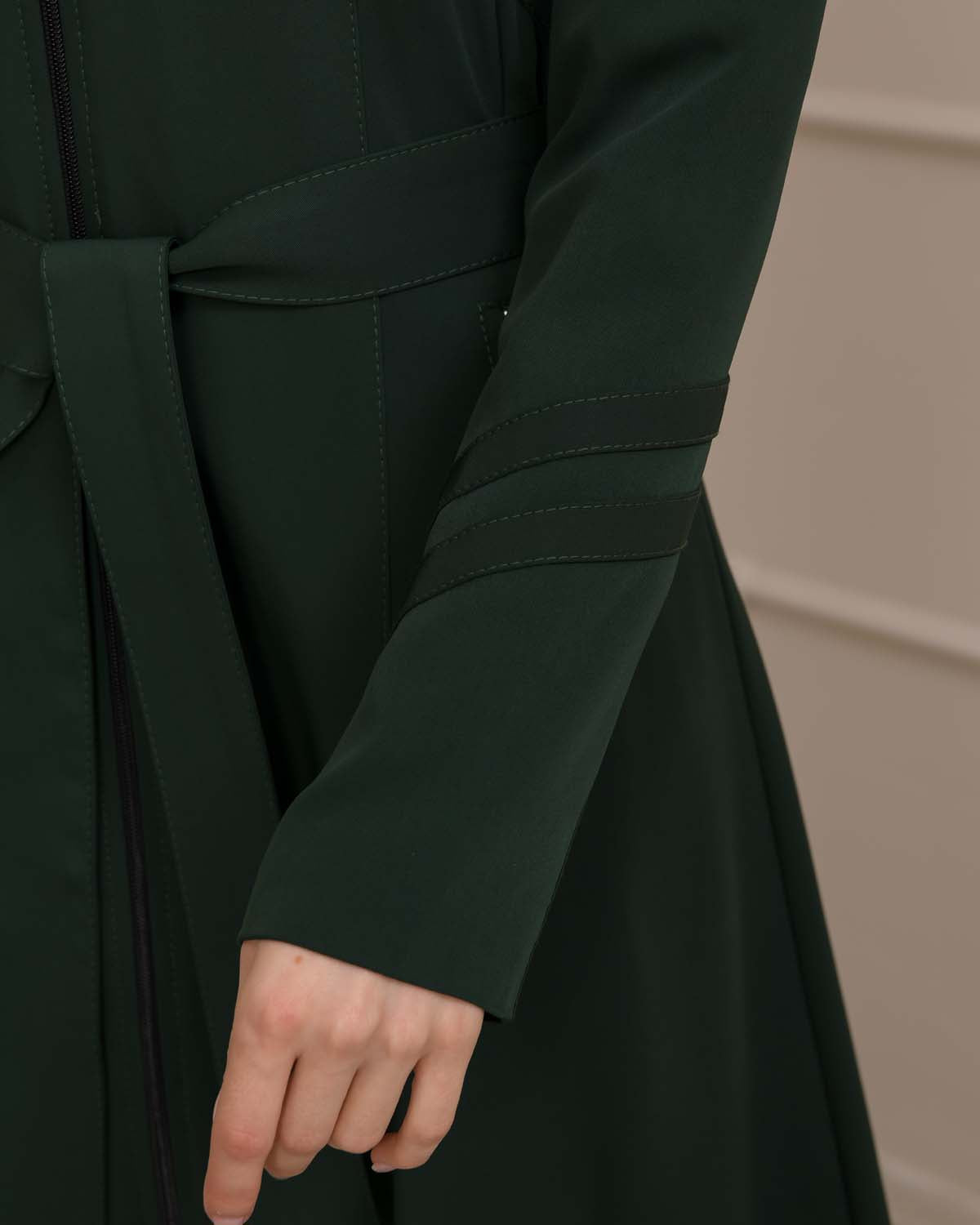 Luxuriöser Prada-Stoff Manto mit Satinfutter und Kapuze 1226 - Khaki