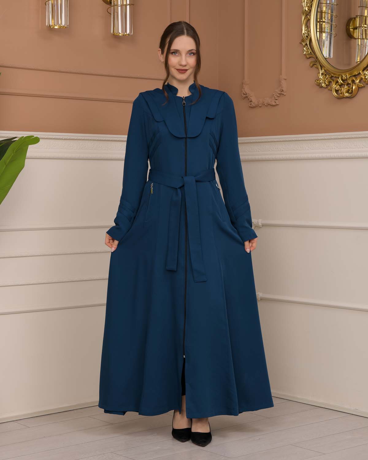 Luxuriöser Prada-Stoff Manto mit Satinfutter und Kapuze 1226 - Türkis