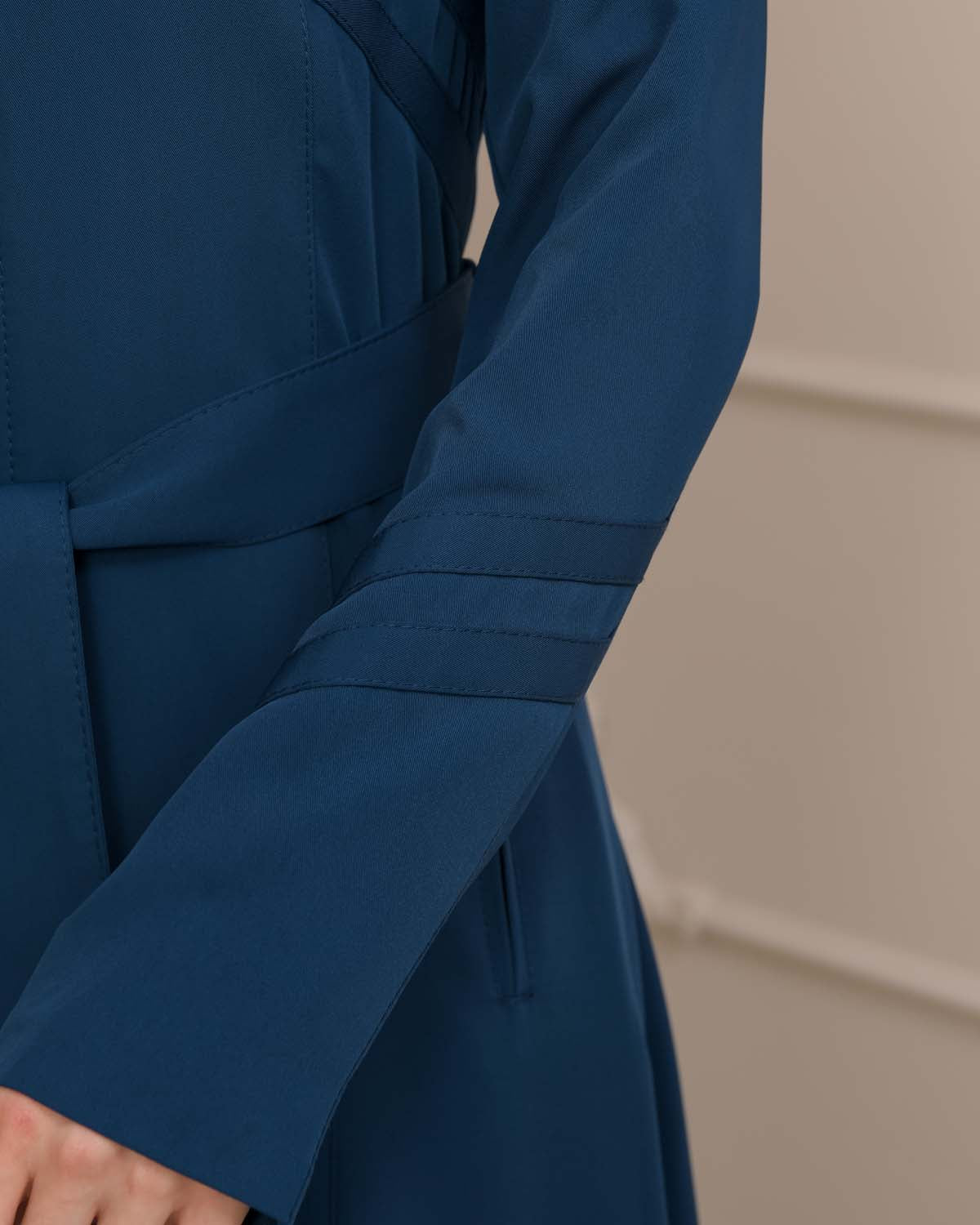 Luxuriöser Prada-Stoff Manto mit Satinfutter und Kapuze 1226 - Türkis