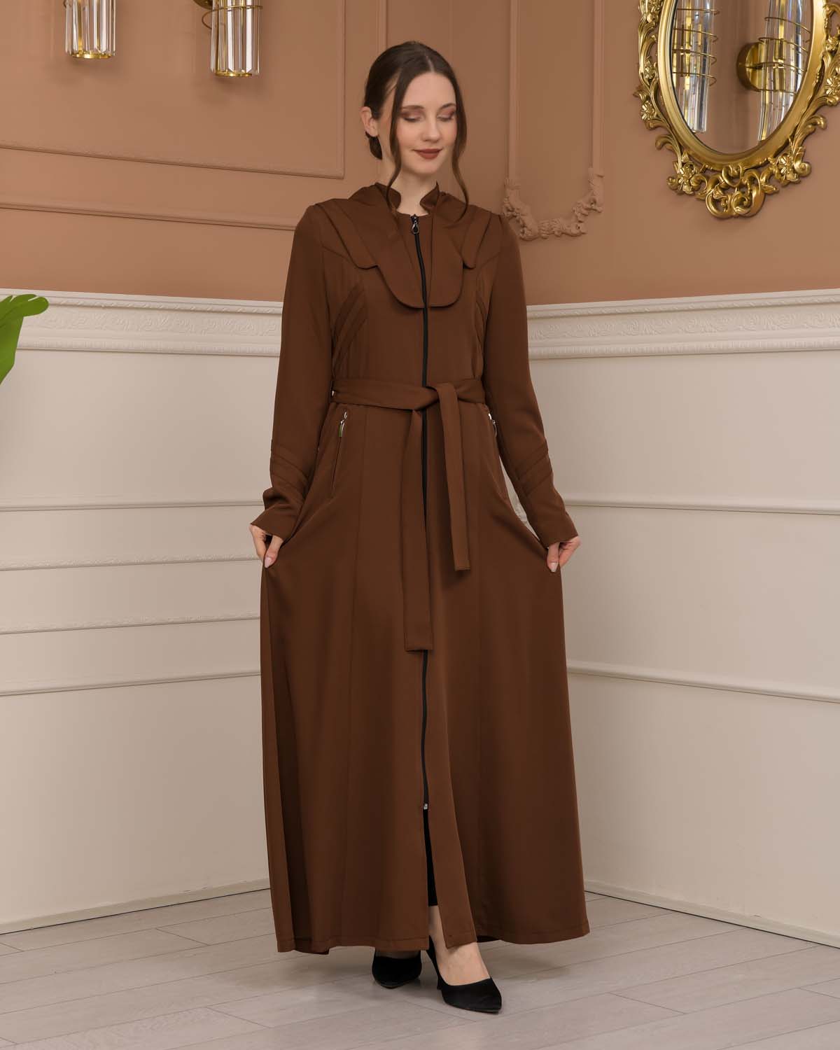 Luxuriöser Prada-Stoff Manto mit Satinfutter und Kapuze 1226 - Cognac