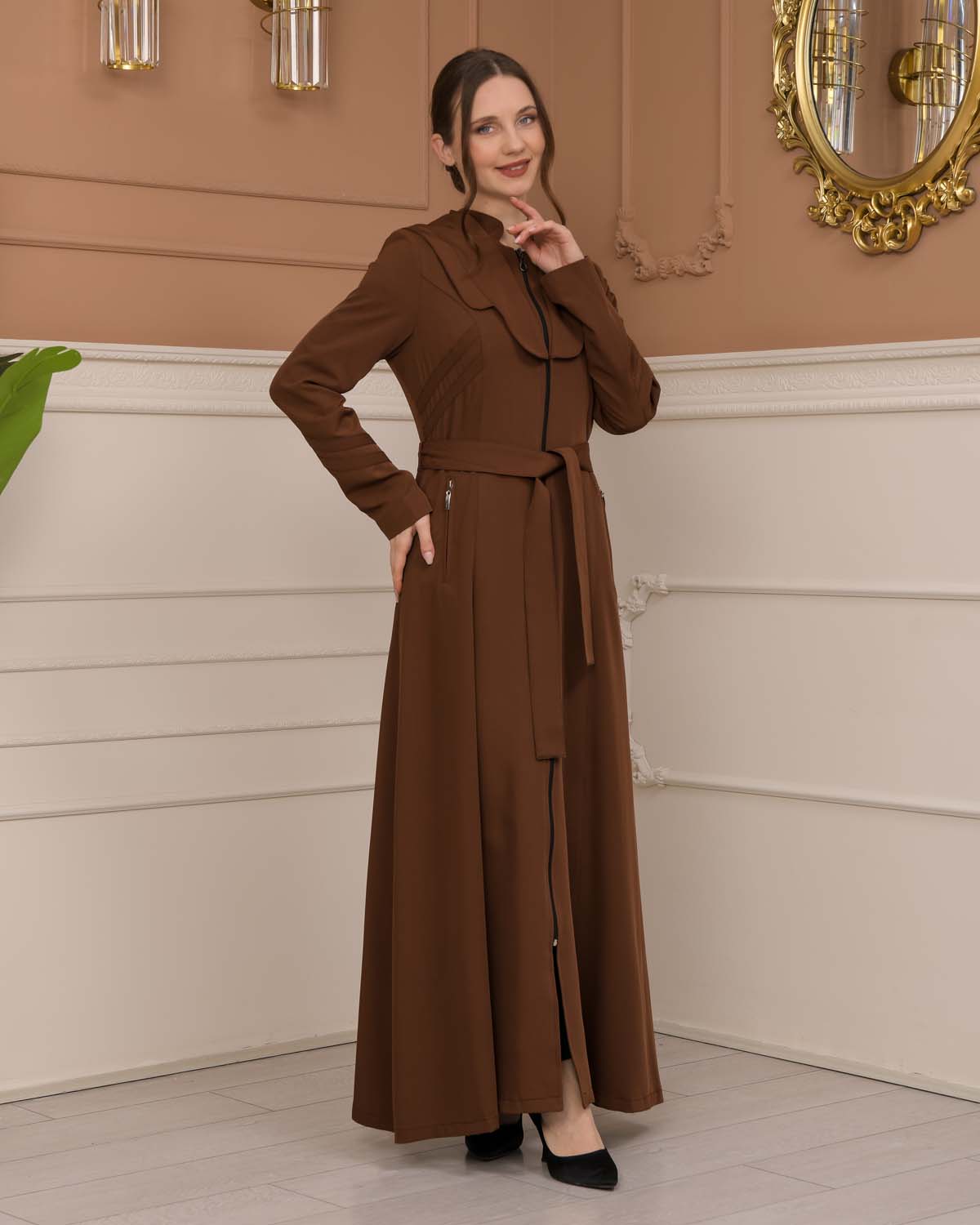 Luxuriöser Prada-Stoff Manto mit Satinfutter und Kapuze 1226 - Cognac