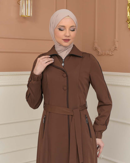 brada-Stoff Manto mit Satinfutter, abnehmbarer Kapuze und Knopfablikation 1230 - Cognac