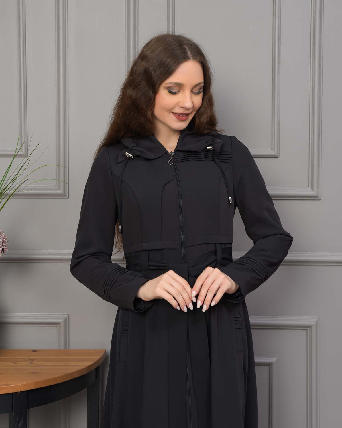 Eleganter brada-Manto mit Satinfutter und abnehmbarer Kapuze 1231 - Schwarz