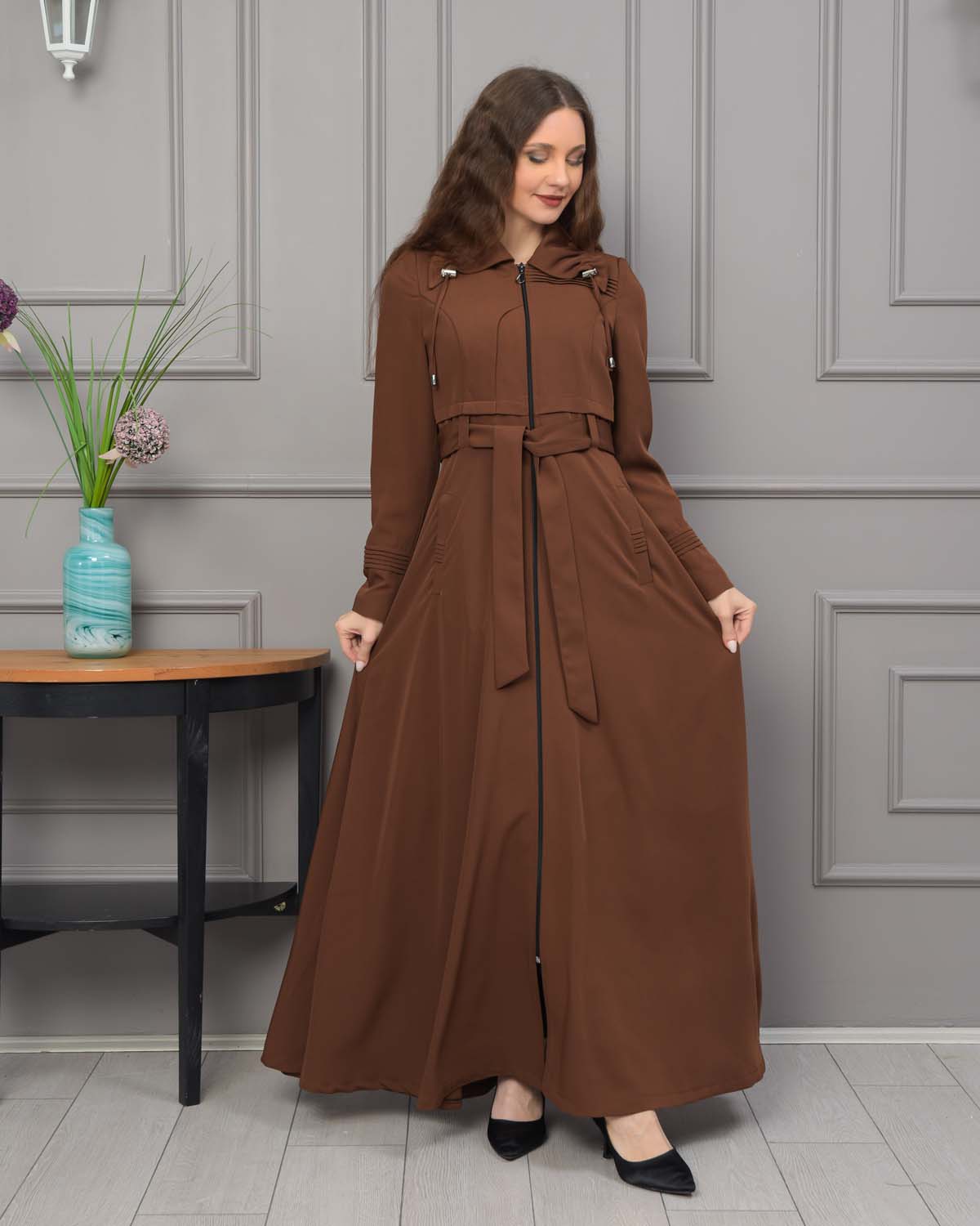 Eleganter brada-Manto mit Satinfutter und abnehmbarer Kapuze 1231 - Braun