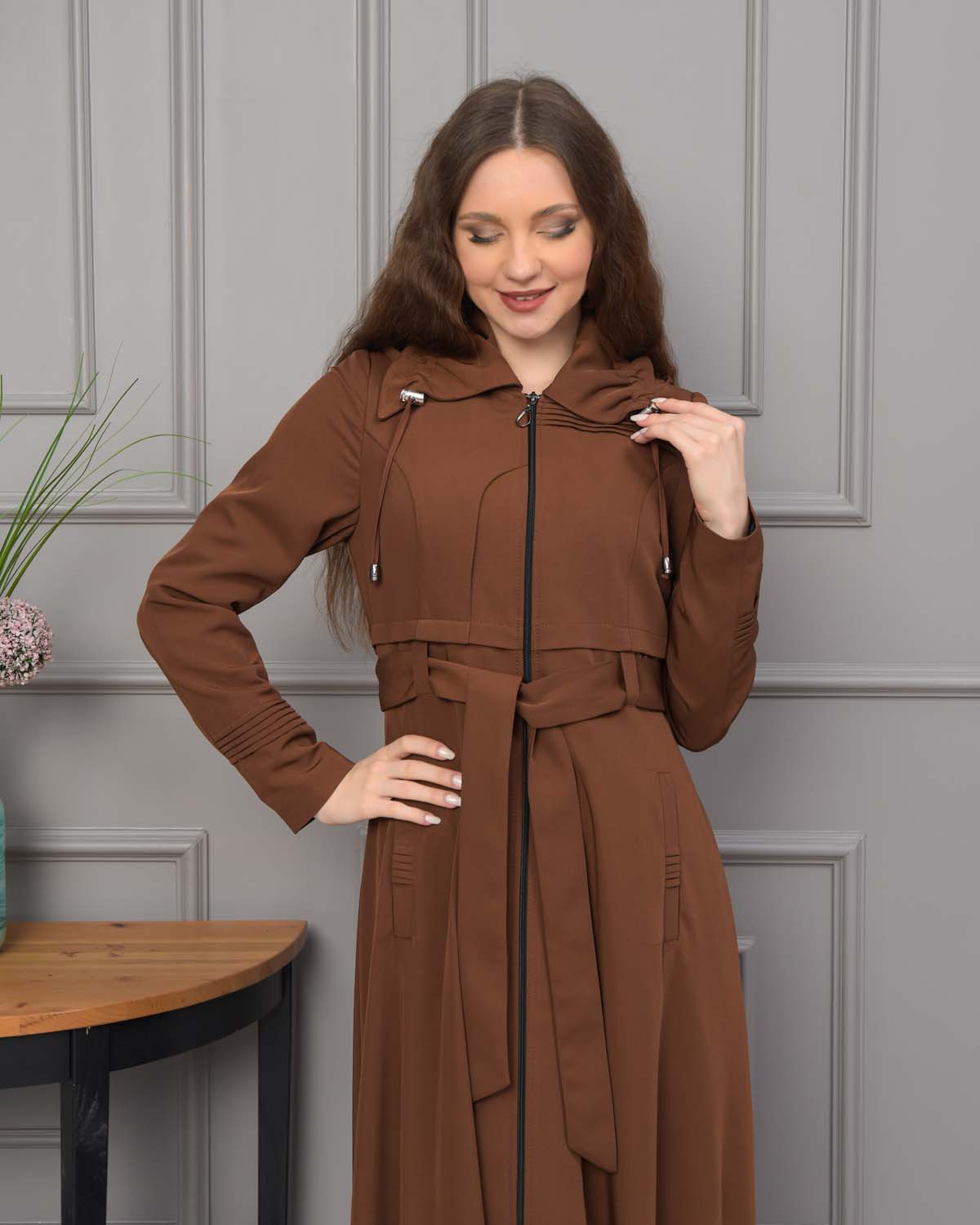 Eleganter brada-Manto mit Satinfutter und abnehmbarer Kapuze 1231 - Braun