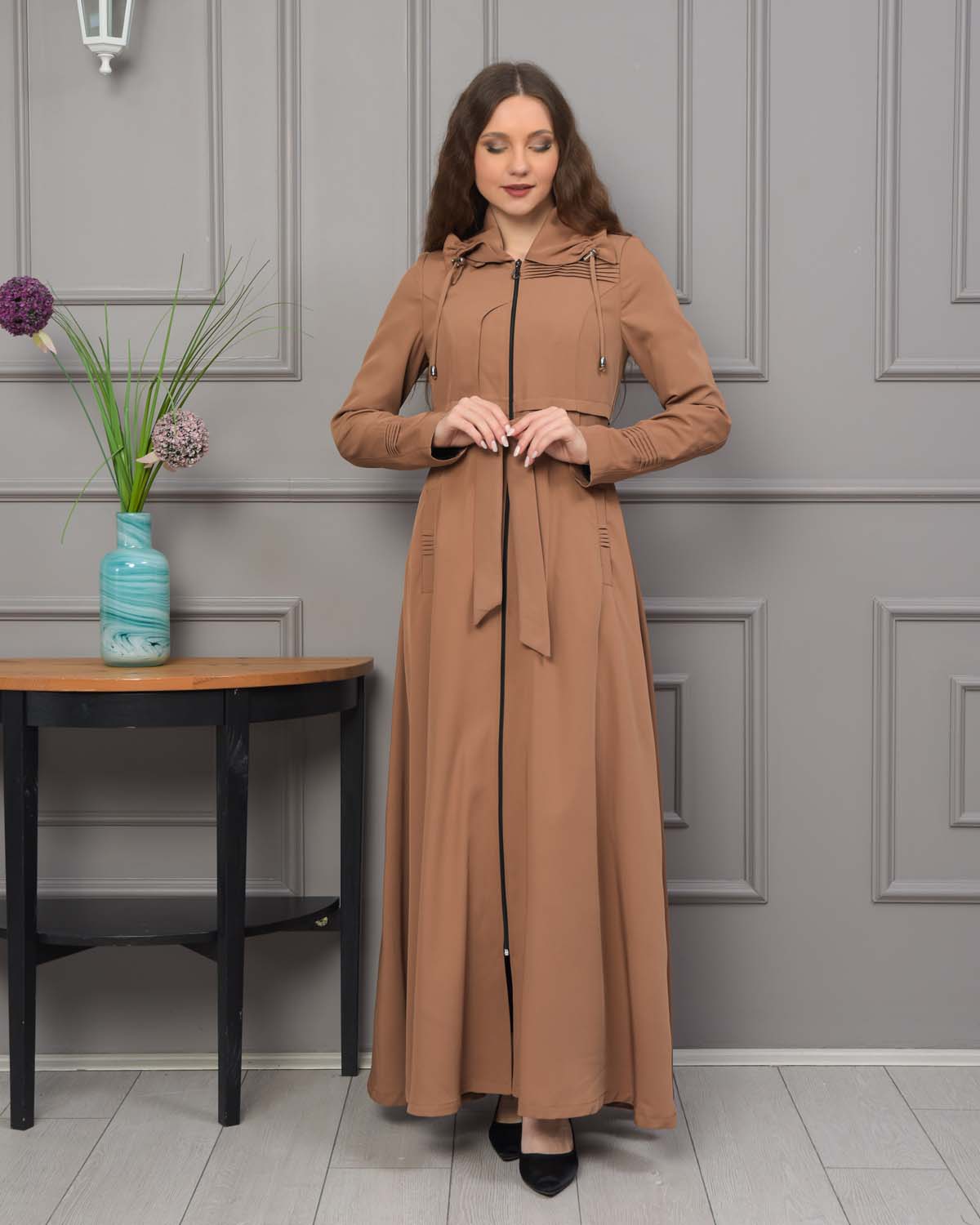 Eleganter brada-Manto mit Satinfutter und abnehmbarer Kapuze 1231 - Cognac