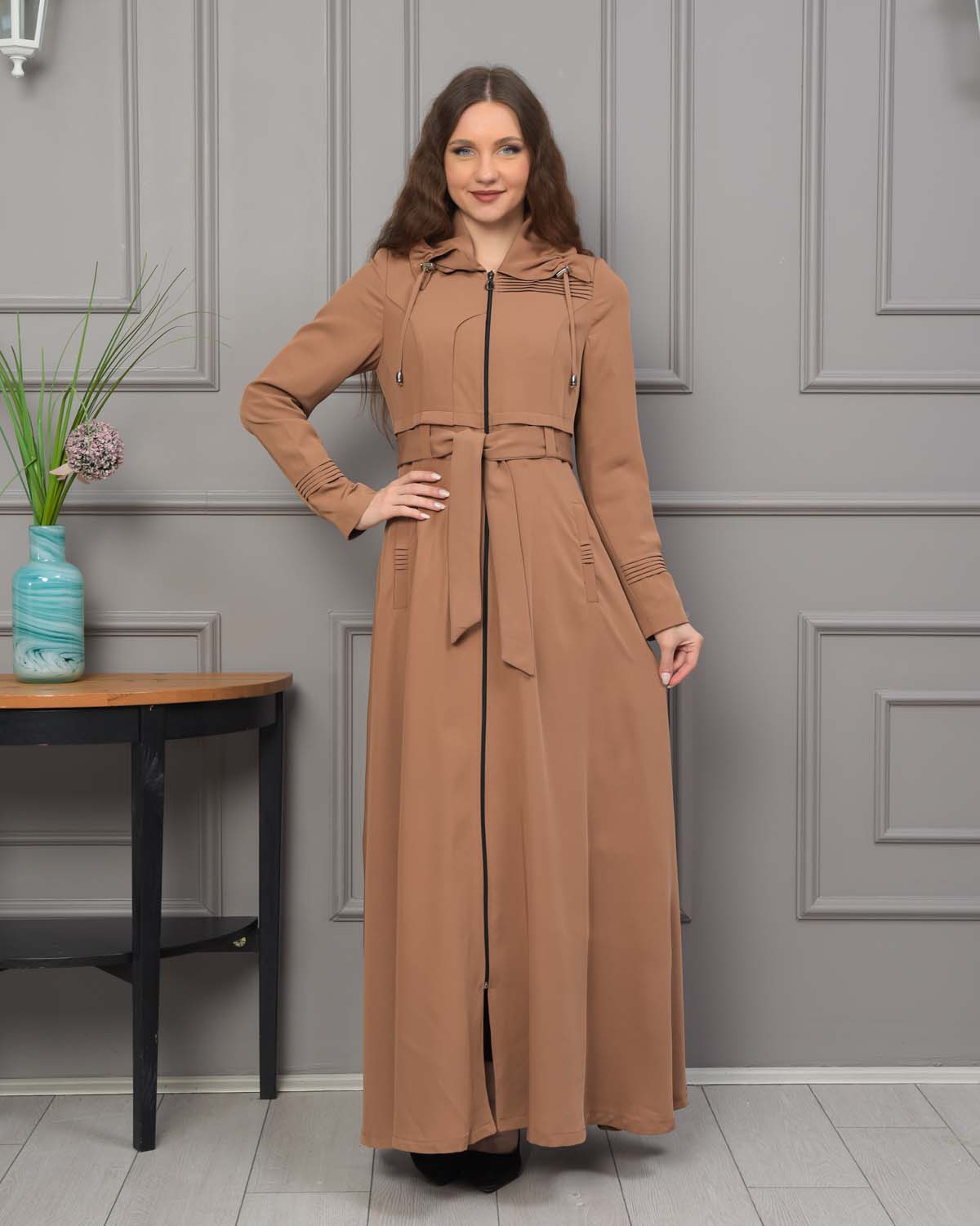 Eleganter brada-Manto mit Satinfutter und abnehmbarer Kapuze 1231 - Cognac