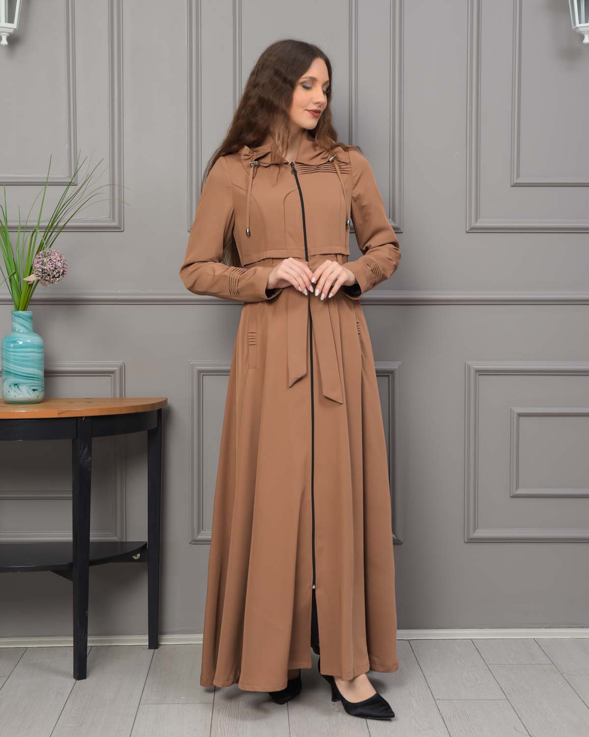 Eleganter brada-Manto mit Satinfutter und abnehmbarer Kapuze 1231 - Cognac