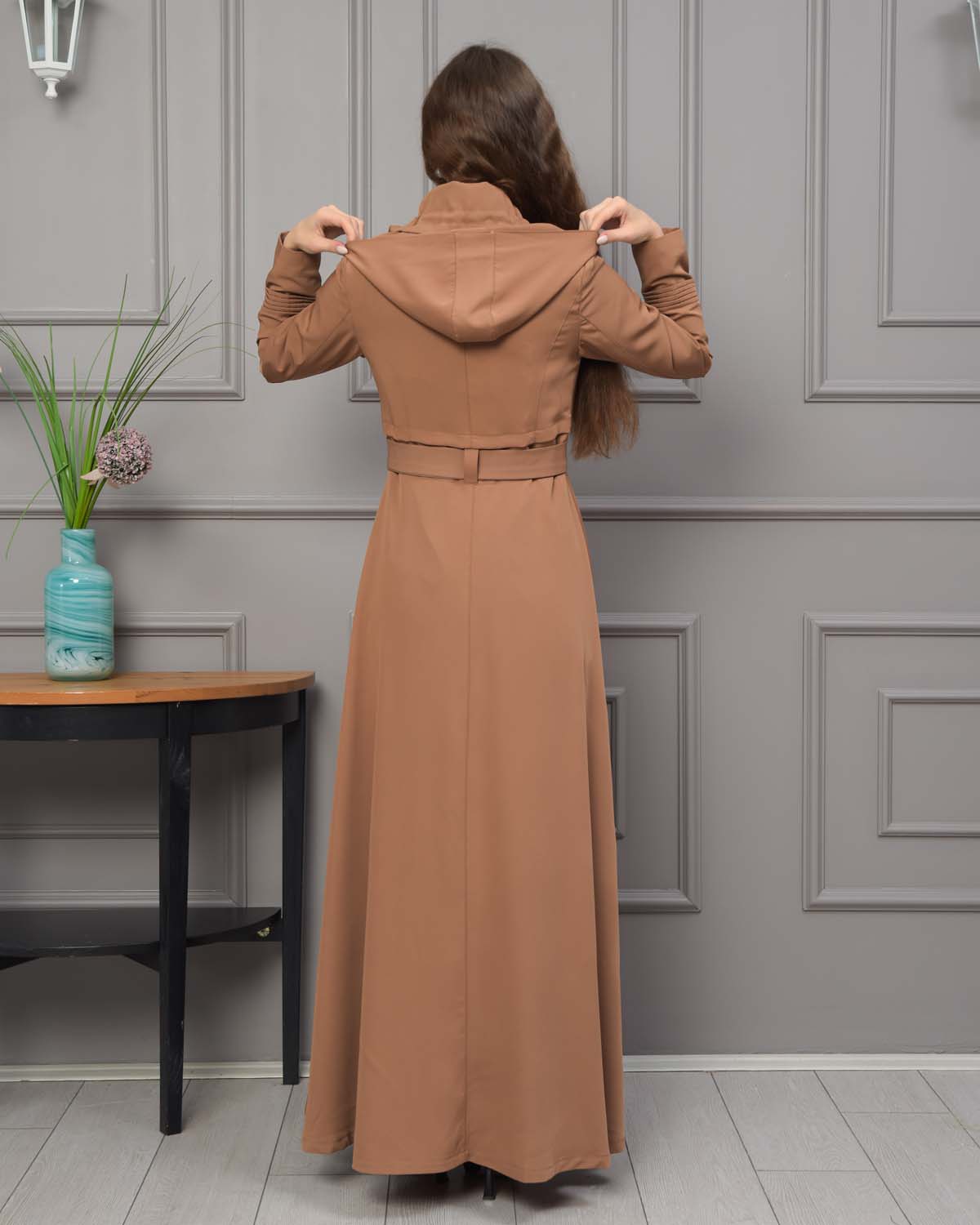 Eleganter brada-Manto mit Satinfutter und abnehmbarer Kapuze 1231 - Cognac