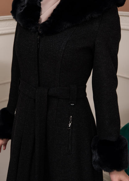 Langer Wollmantel mit Vollpelzkapuze und Pelzärmeln 1360 - Schwarz
