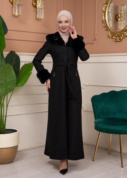 Langer Wollmantel mit Vollpelzkapuze und Pelzärmeln 1360 - Schwarz