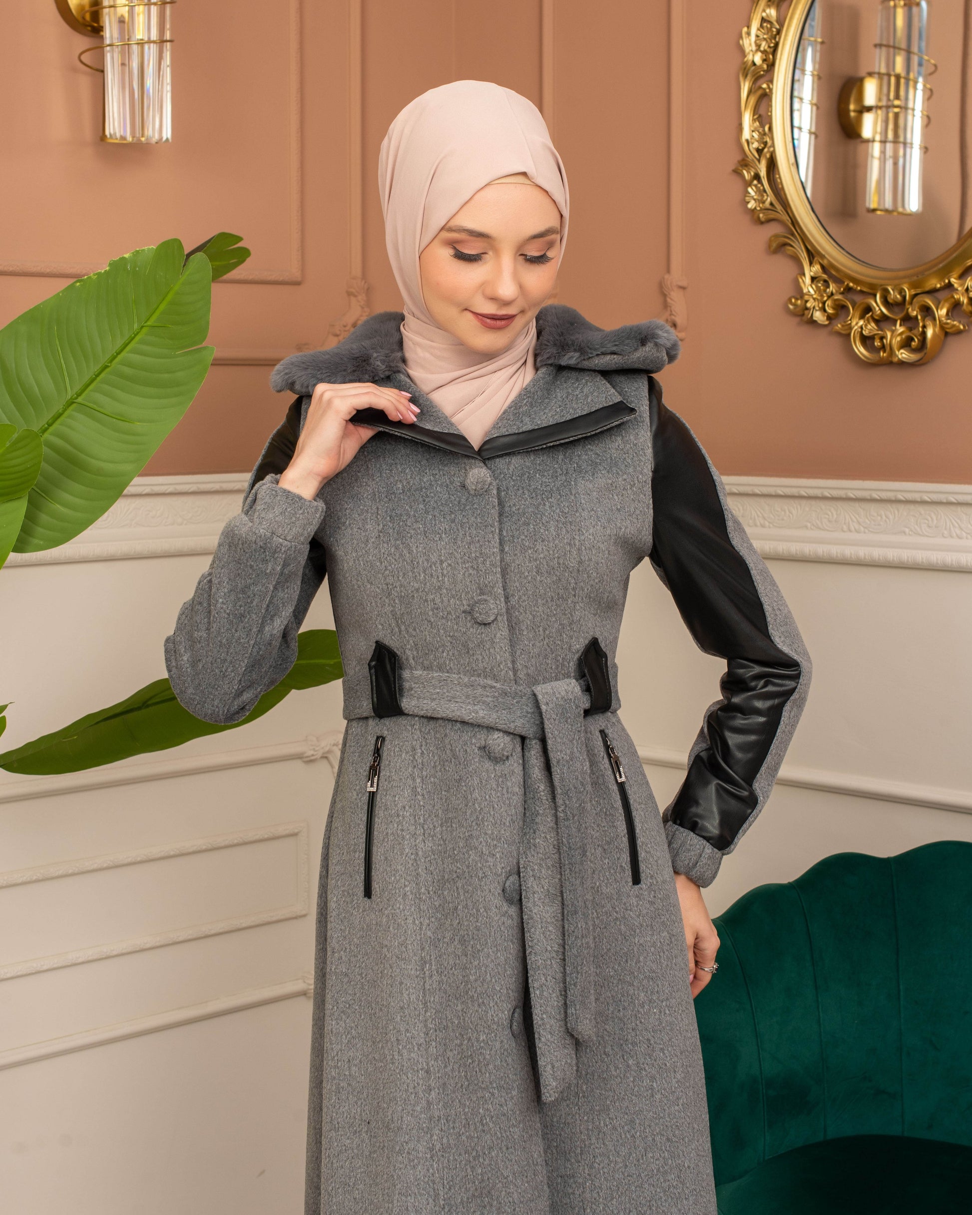 Mohair-Filz Mantel mit Lederärmeln und Fellkapuze 1364 - Grau