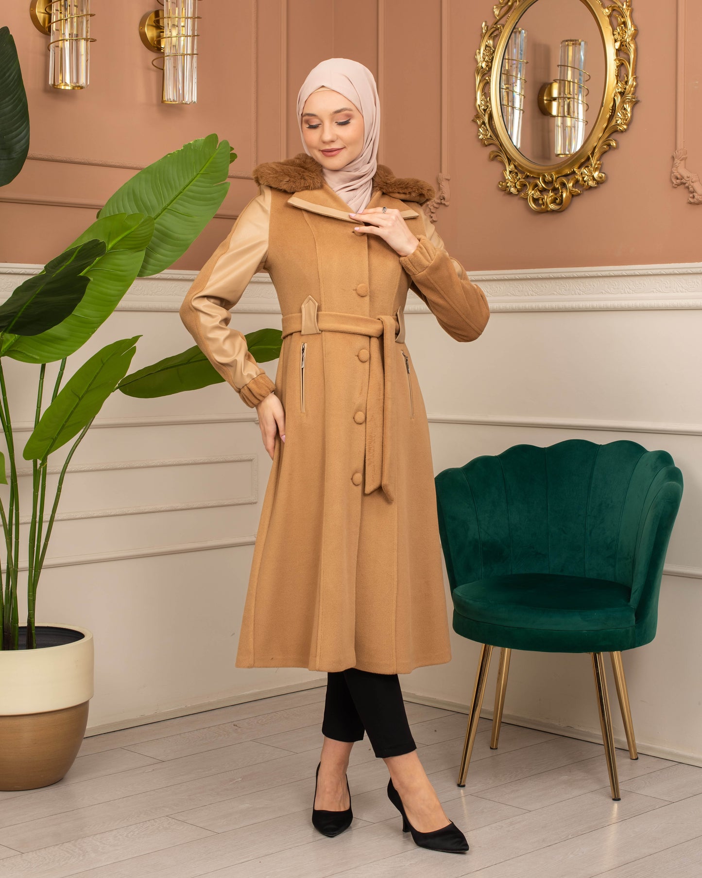 Mohair-Filz Mantel mit Lederärmeln und Fellkapuze 1364 - Cognac