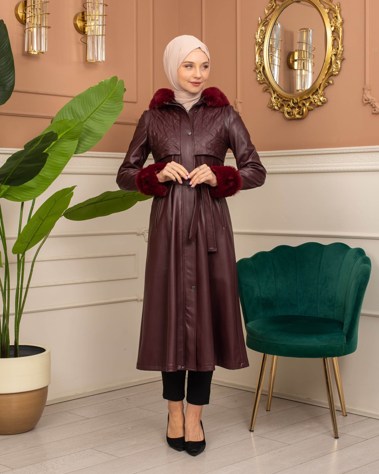 Eleganter Leder-Trenchcoat mit Fellfutter und abnehmbarer Kapuze 1365 - Bordeaux