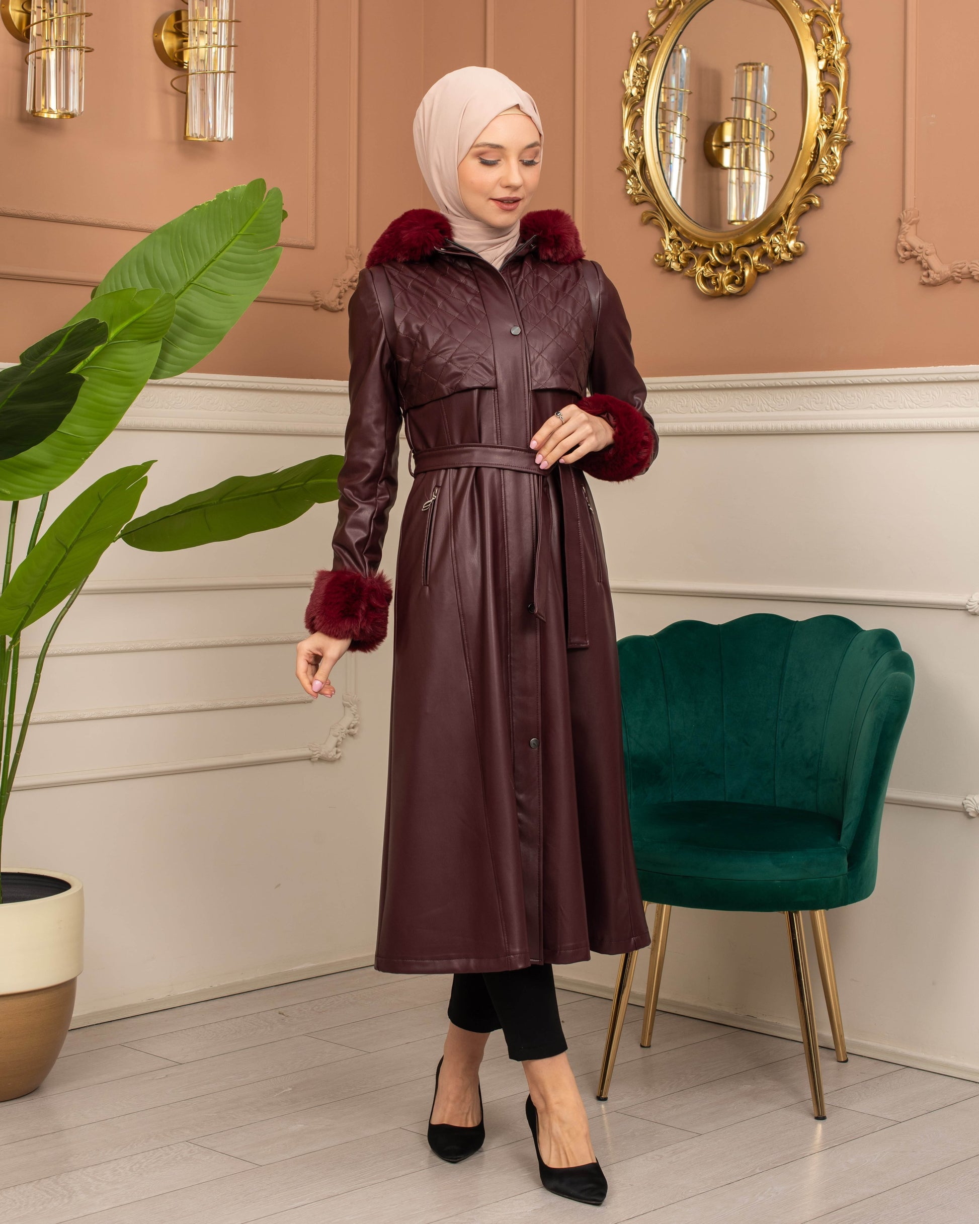 Eleganter Leder-Trenchcoat mit Fellfutter und abnehmbarer Kapuze 1365 - Bordeaux