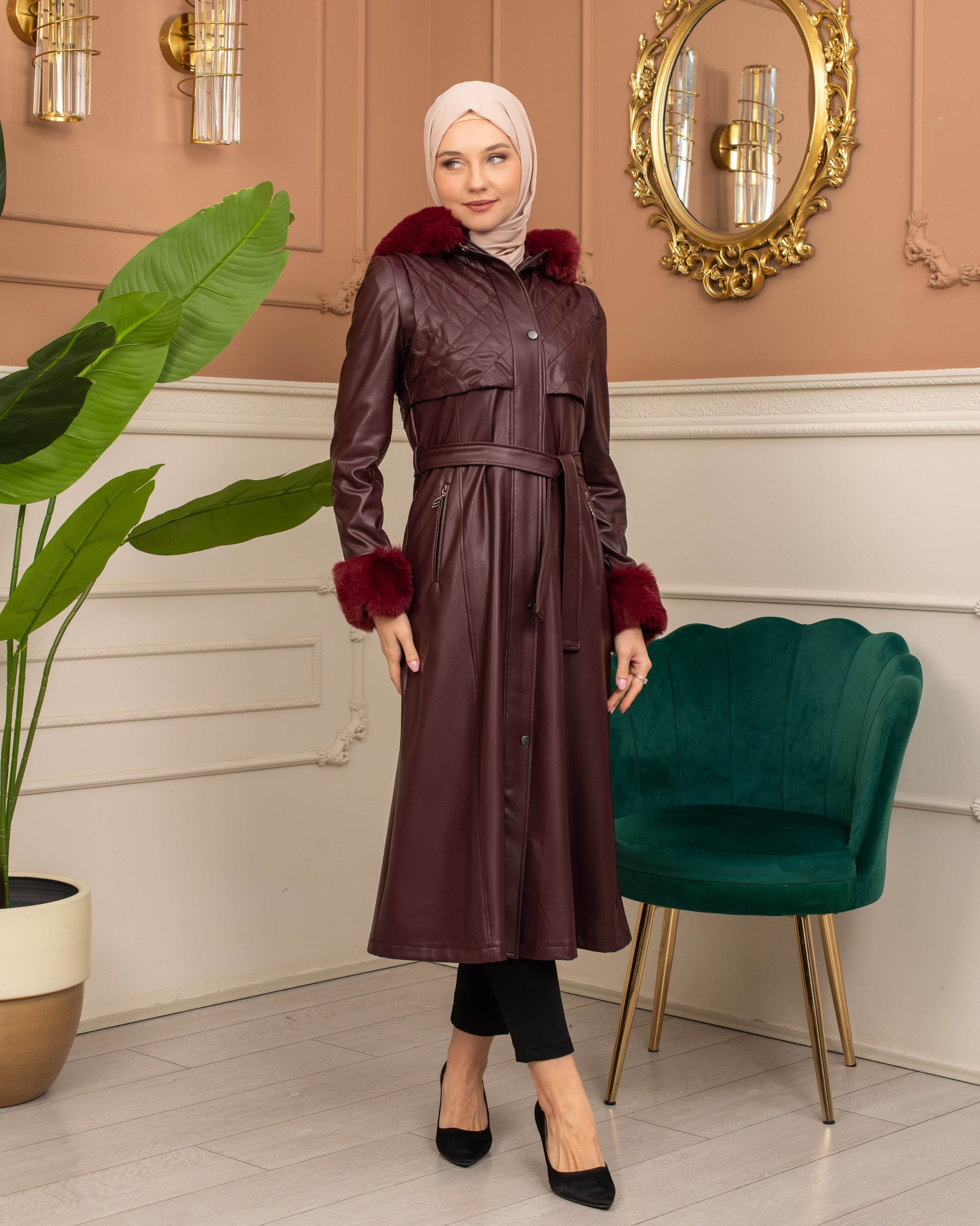 Eleganter Leder-Trenchcoat mit Fellfutter und abnehmbarer Kapuze 1365 - Bordeaux