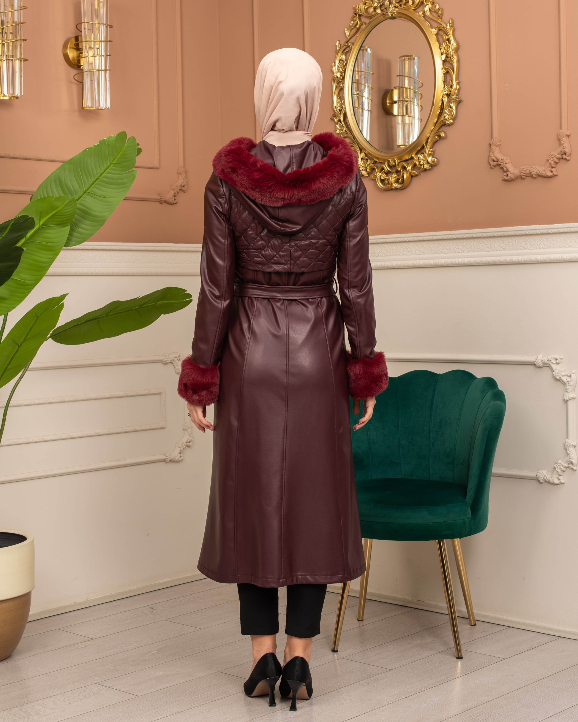 Eleganter Leder-Trenchcoat mit Fellfutter und abnehmbarer Kapuze 1365 - Bordeaux