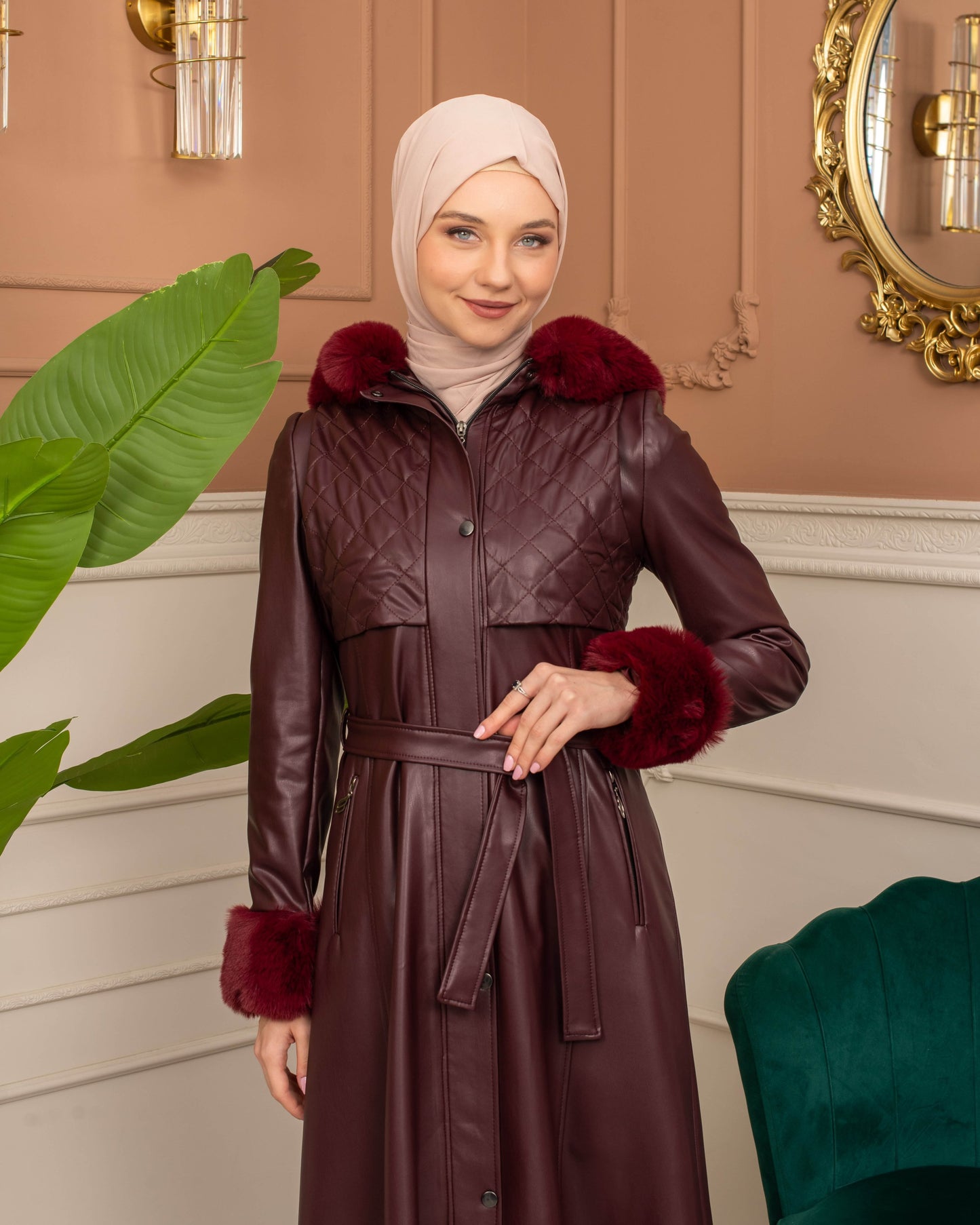 Eleganter Leder-Trenchcoat mit Fellfutter und abnehmbarer Kapuze 1365 - Bordeaux