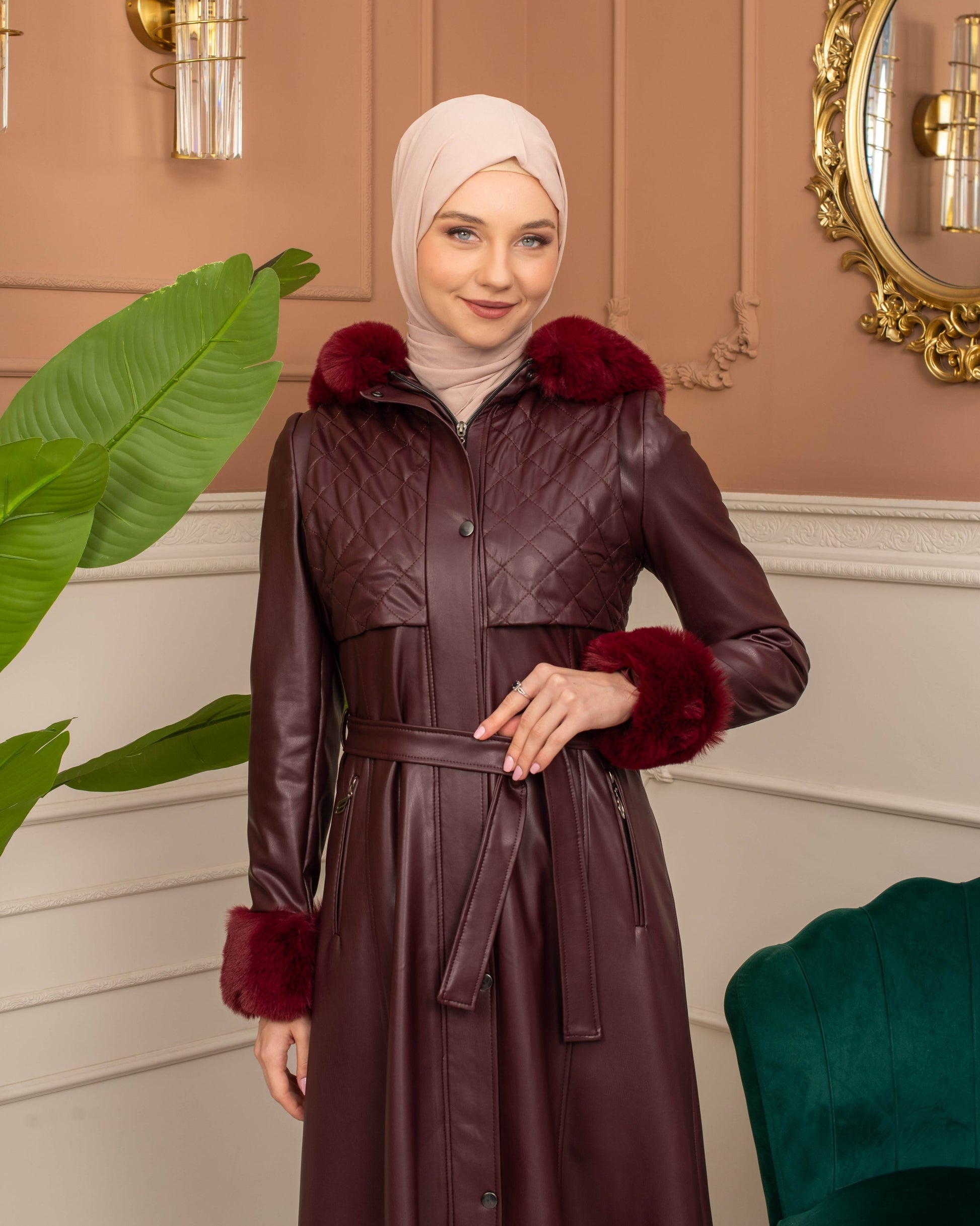 Eleganter Leder-Trenchcoat mit Fellfutter und abnehmbarer Kapuze 1365 - Bordeaux