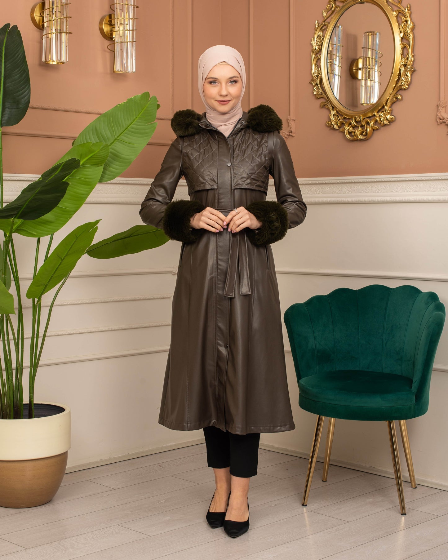 Eleganter Leder-Trenchcoat mit Fellfutter und abnehmbarer Kapuze 1365 - Khaki