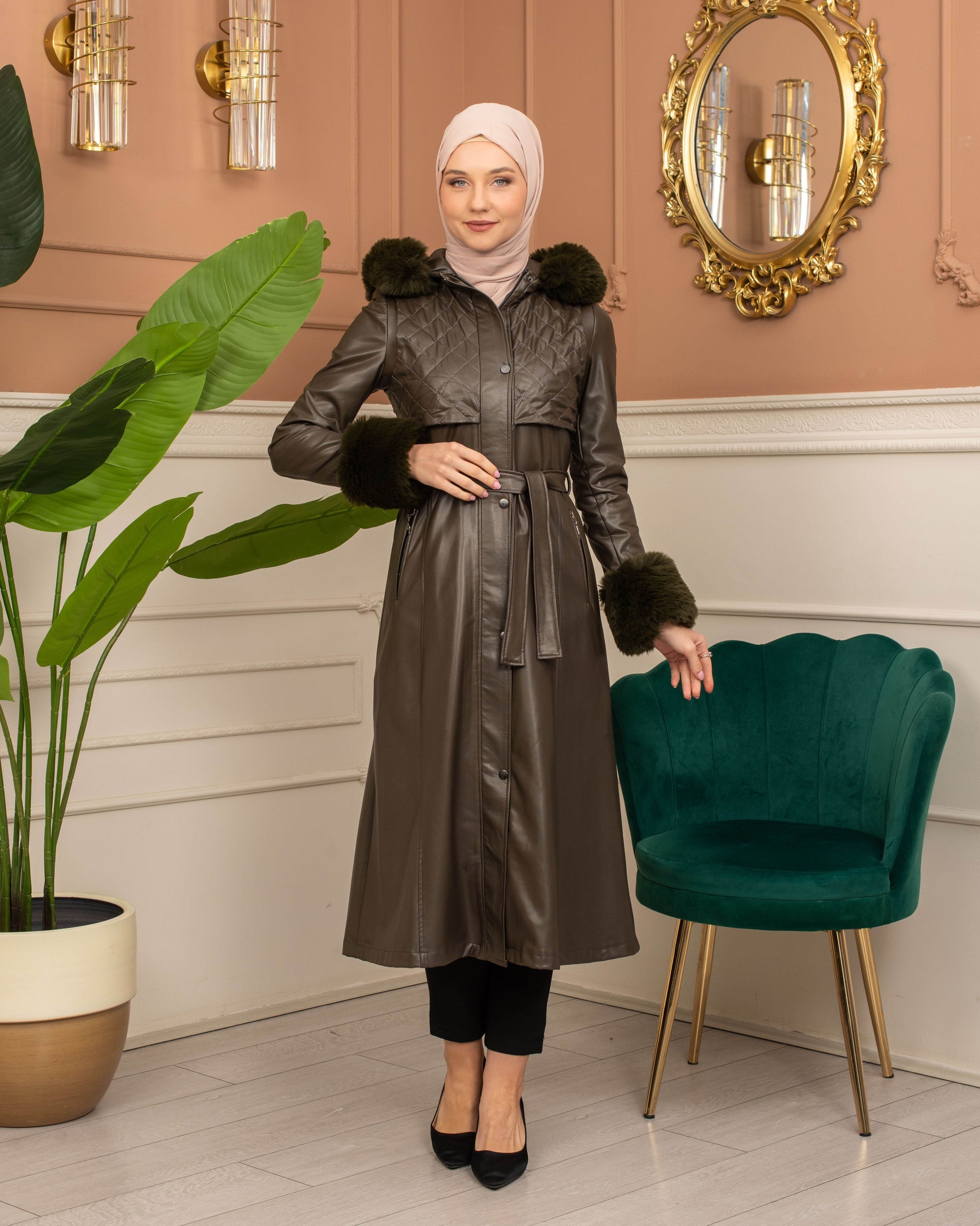 Eleganter Leder-Trenchcoat mit Fellfutter und abnehmbarer Kapuze 1365 - Khaki