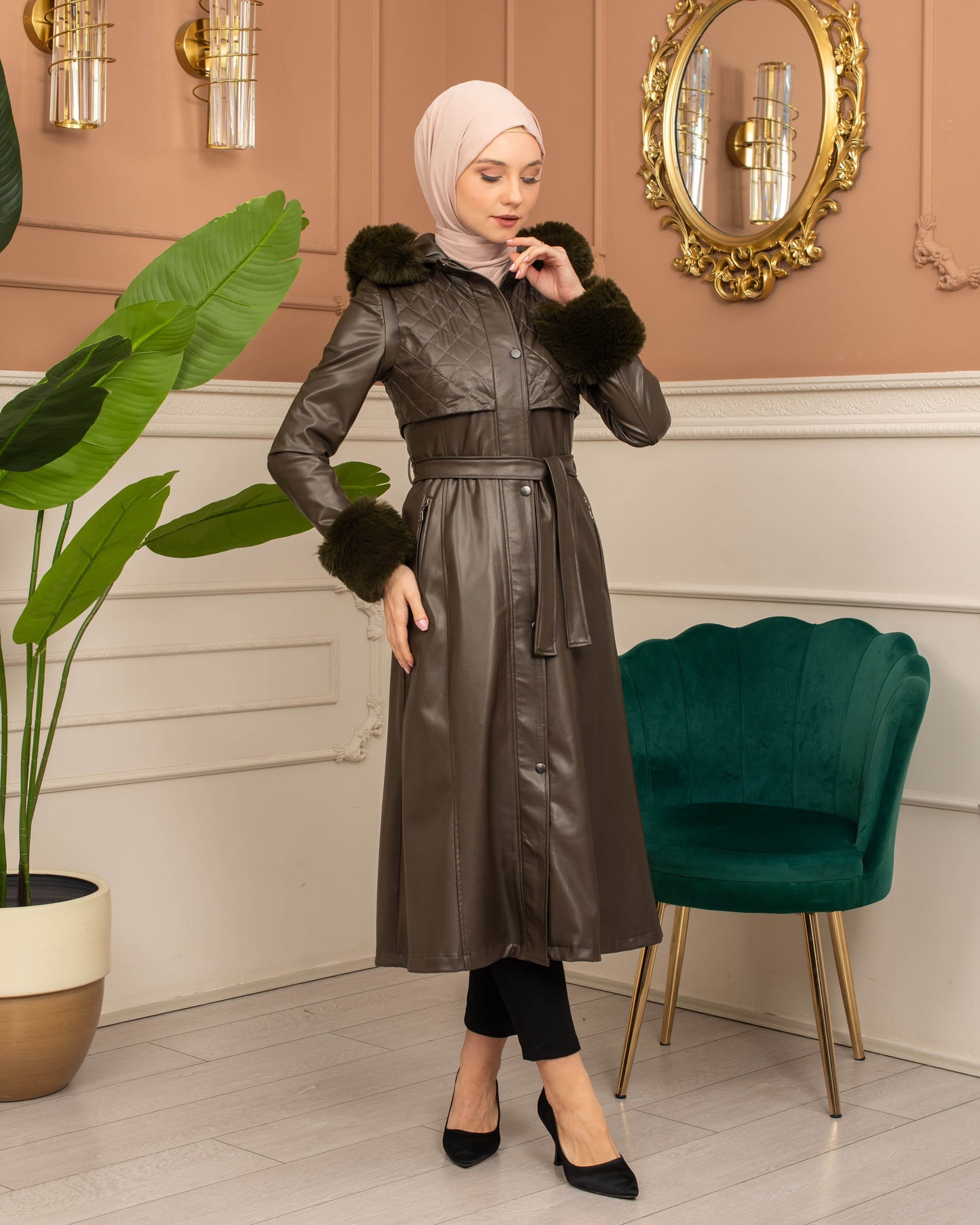 Eleganter Leder-Trenchcoat mit Fellfutter und abnehmbarer Kapuze 1365 - Khaki