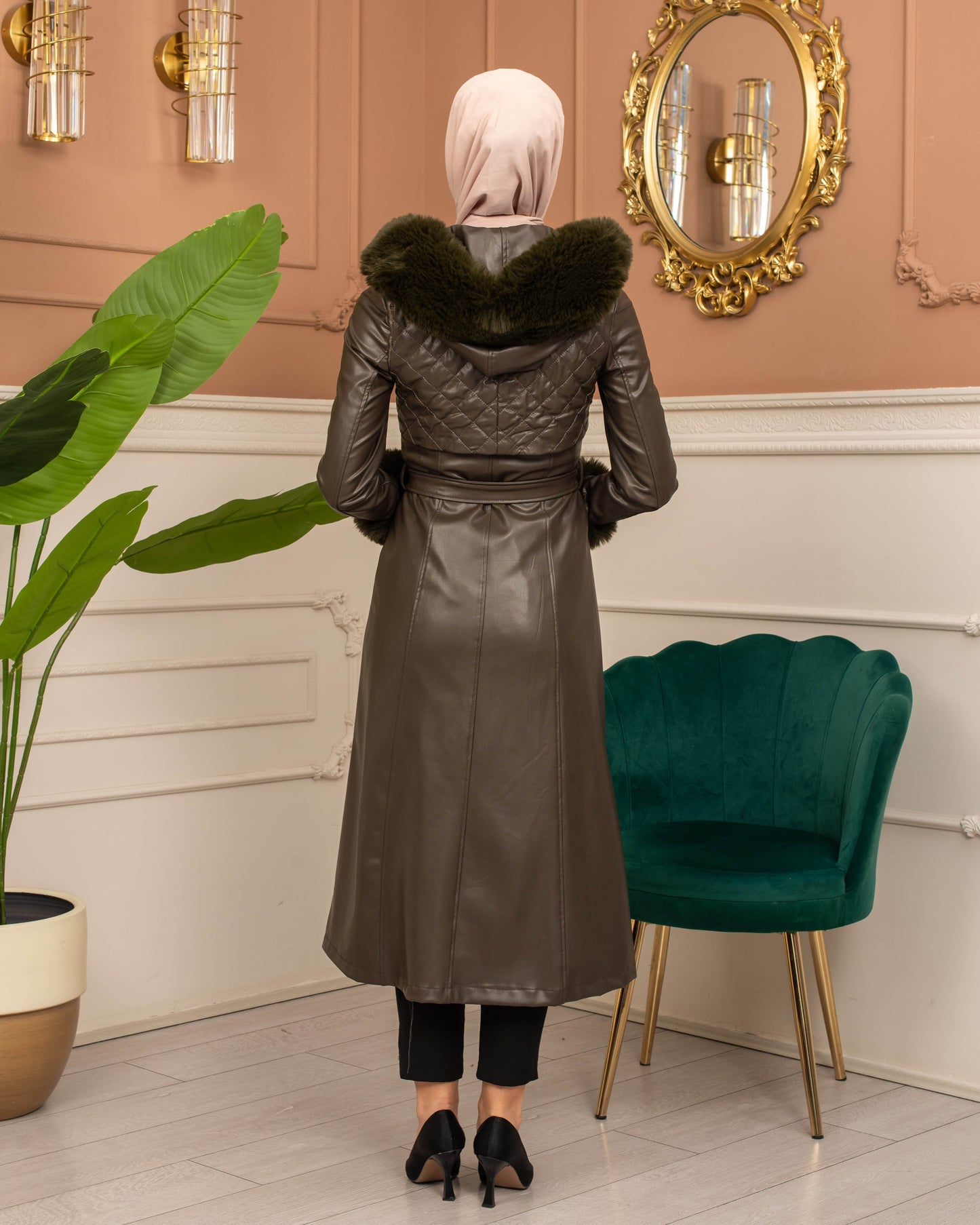 Eleganter Leder-Trenchcoat mit Fellfutter und abnehmbarer Kapuze 1365 - Khaki