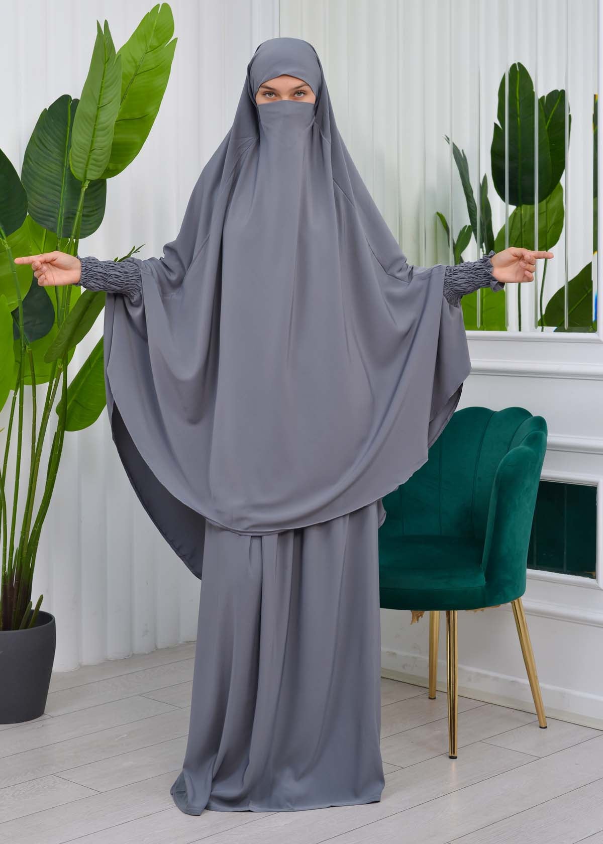 Zweiteiliges Isdal-Set mit gesmokten Ärmeln 822 - Anthrazit