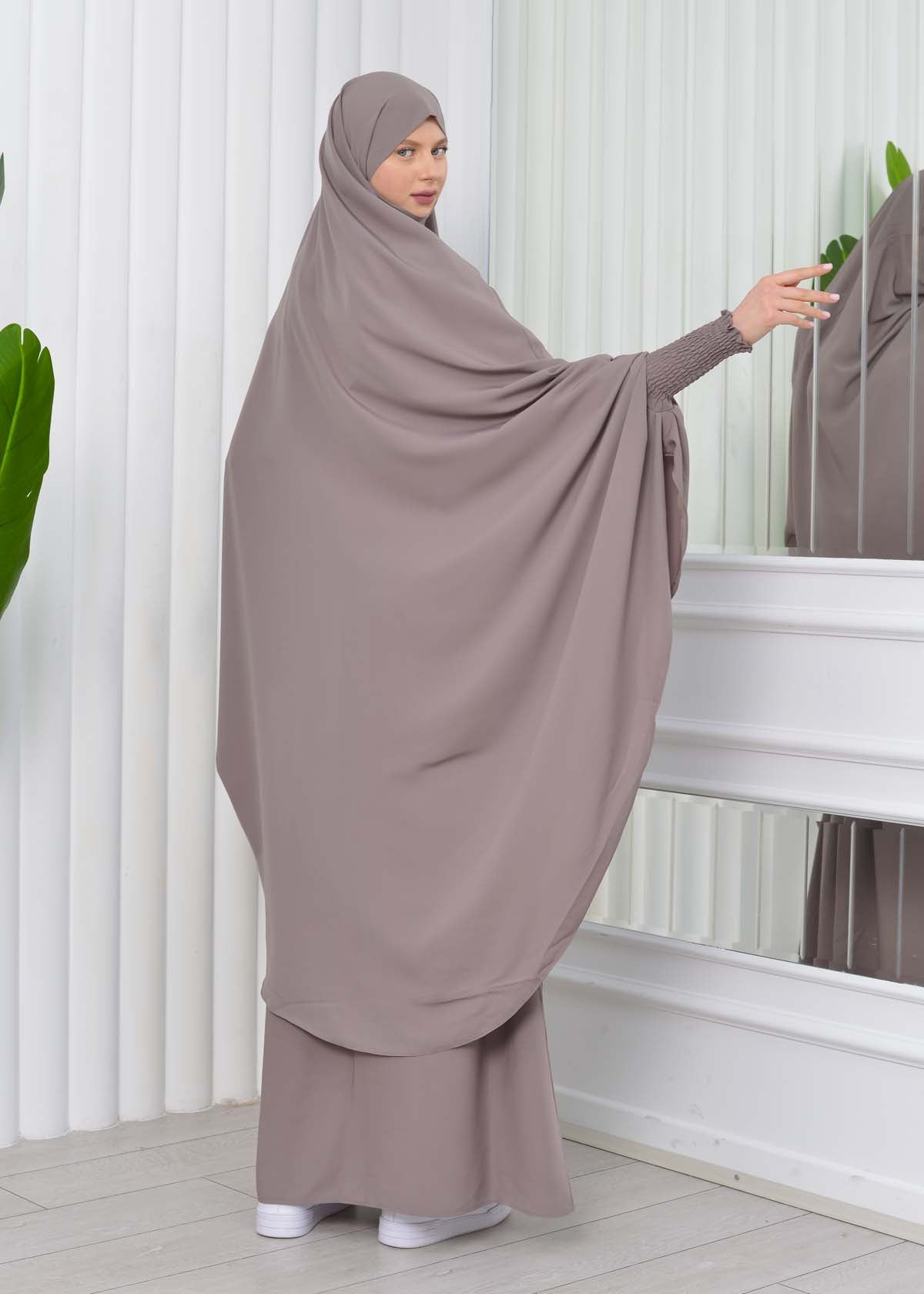 Zweiteiliges Isdal-Set mit gesmokten Ärmeln 822 - Hellbraun