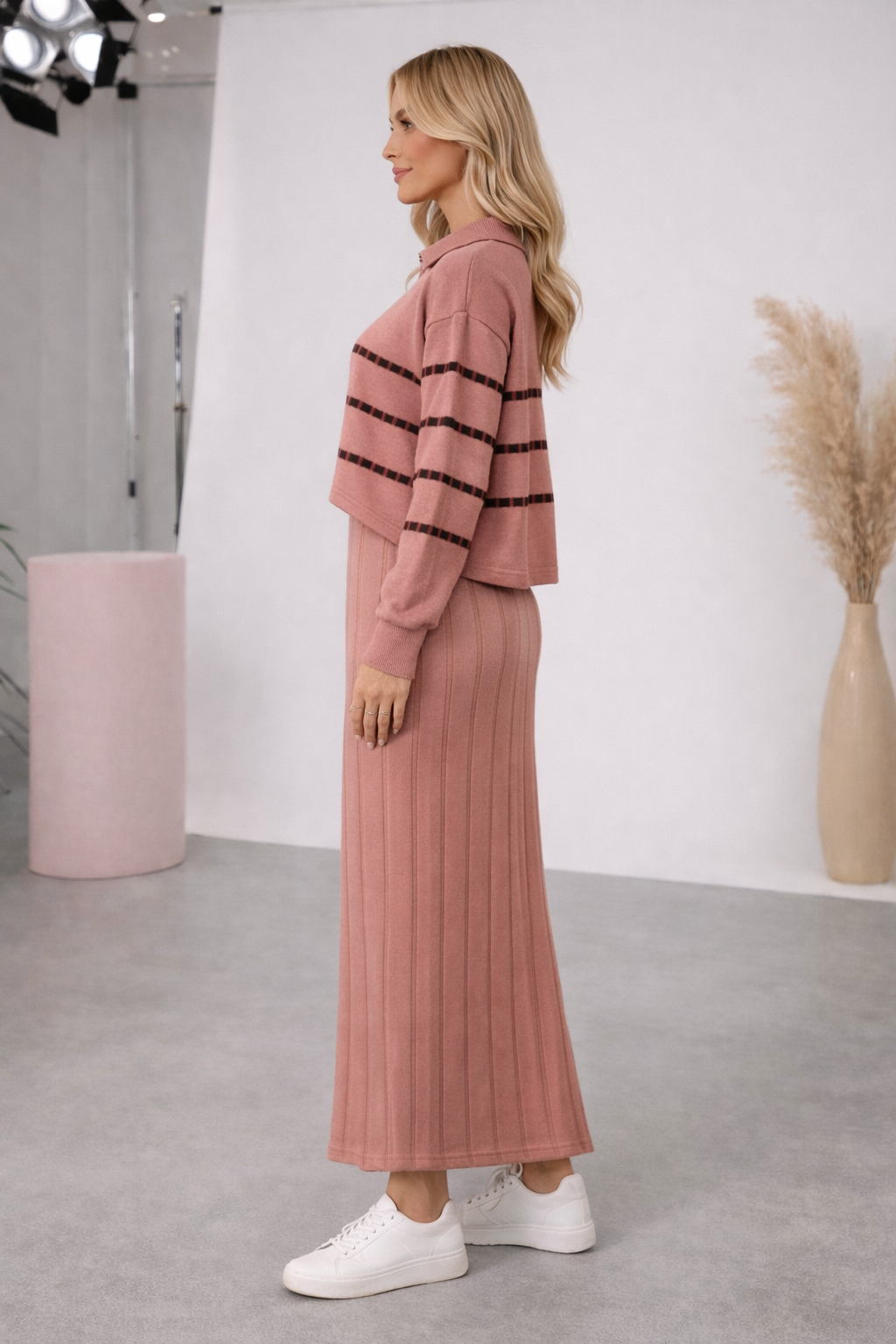 Elegantes zweiteiliges Damen-Strickkleid mit gestreiftem Oberteil 4207 - Rosa