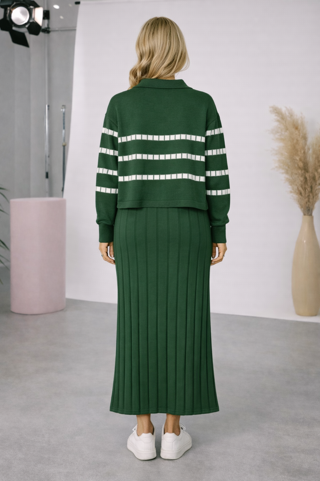 Elegantes zweiteiliges Damen-Strickkleid mit gestreiftem Oberteil 4207 - Khaki